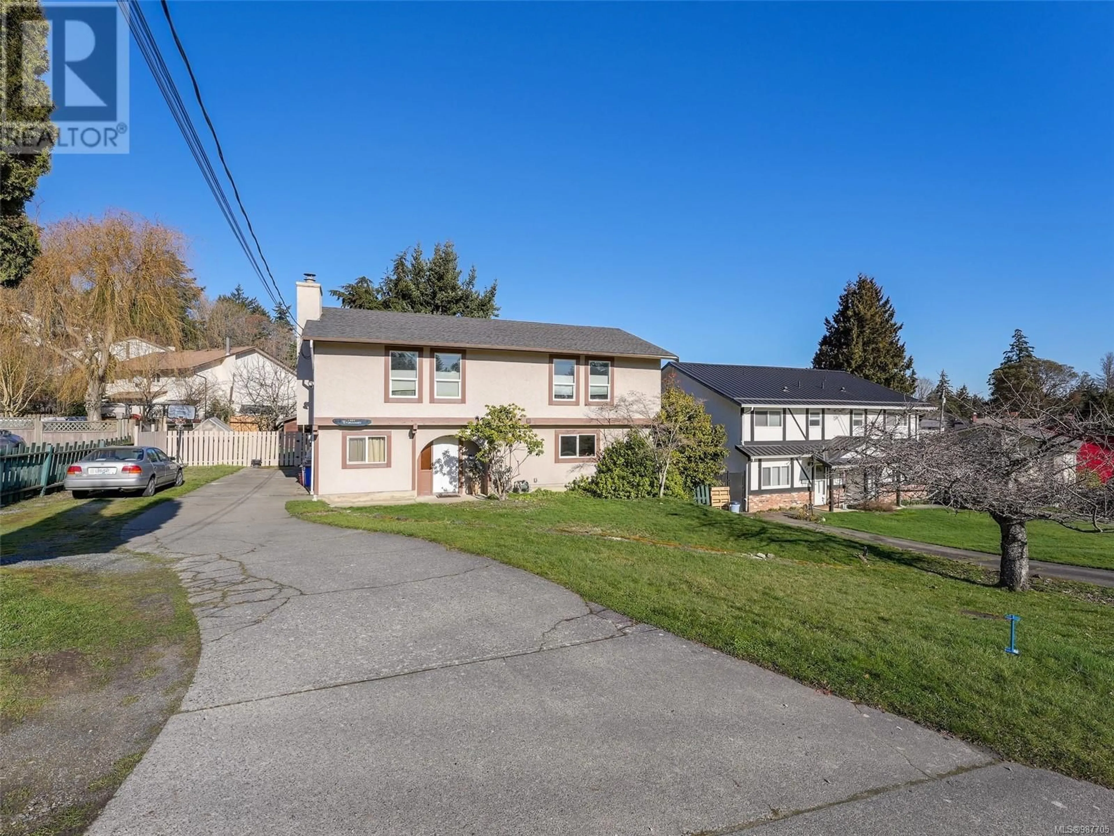 A pic from outside/outdoor area/front of a property/back of a property/a pic from drone, street for 524 STORNOWAY DRIVE, Colwood British Columbia V9C2R4