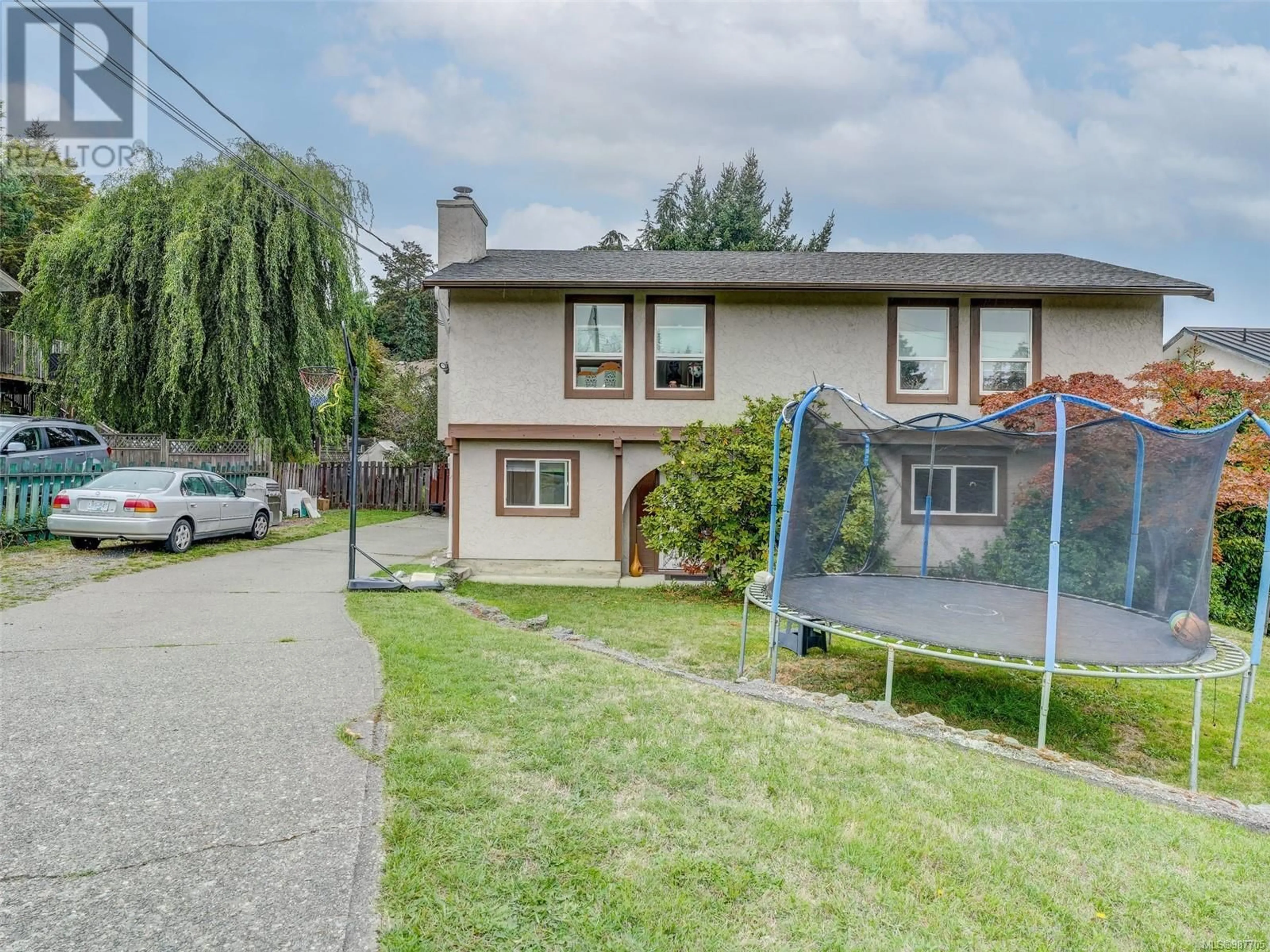 A pic from outside/outdoor area/front of a property/back of a property/a pic from drone, street for 524 Stornoway Dr, Colwood British Columbia V9C2R4