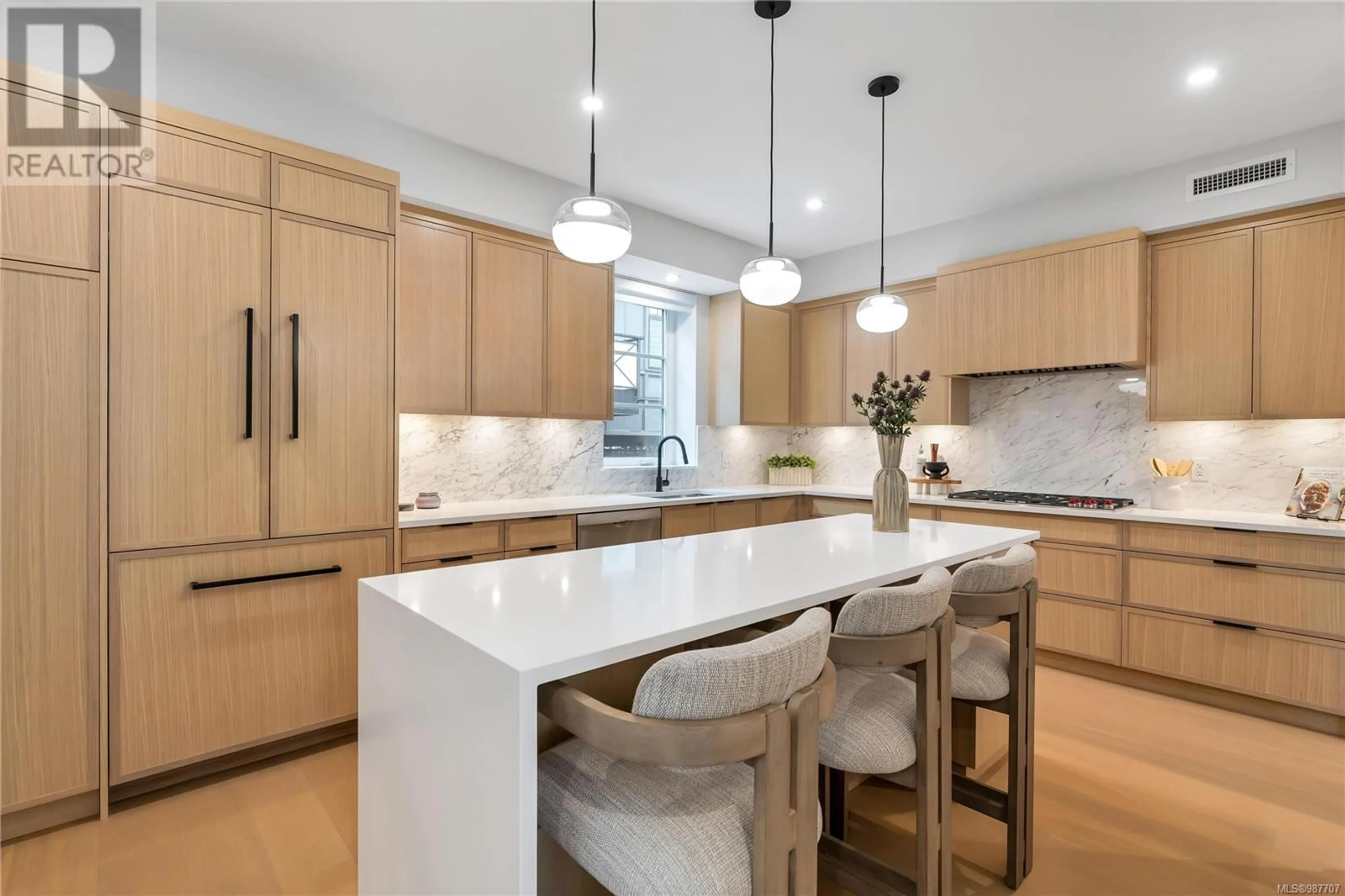 Contemporary kitchen, unknown for 5 2590 Penrhyn St, Saanich British Columbia V8N1G3