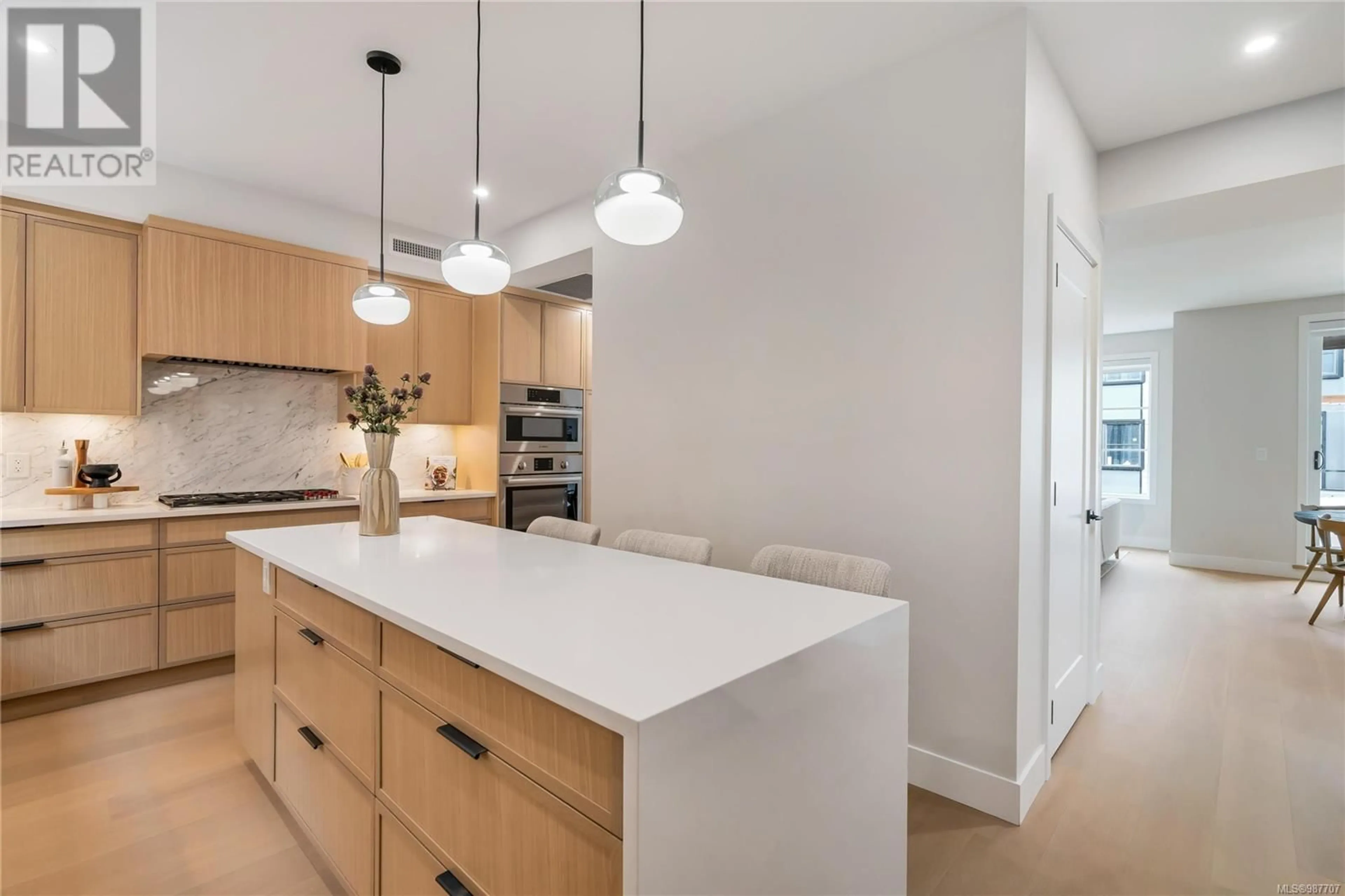 Contemporary kitchen, unknown for 5 2590 Penrhyn St, Saanich British Columbia V8N1G3