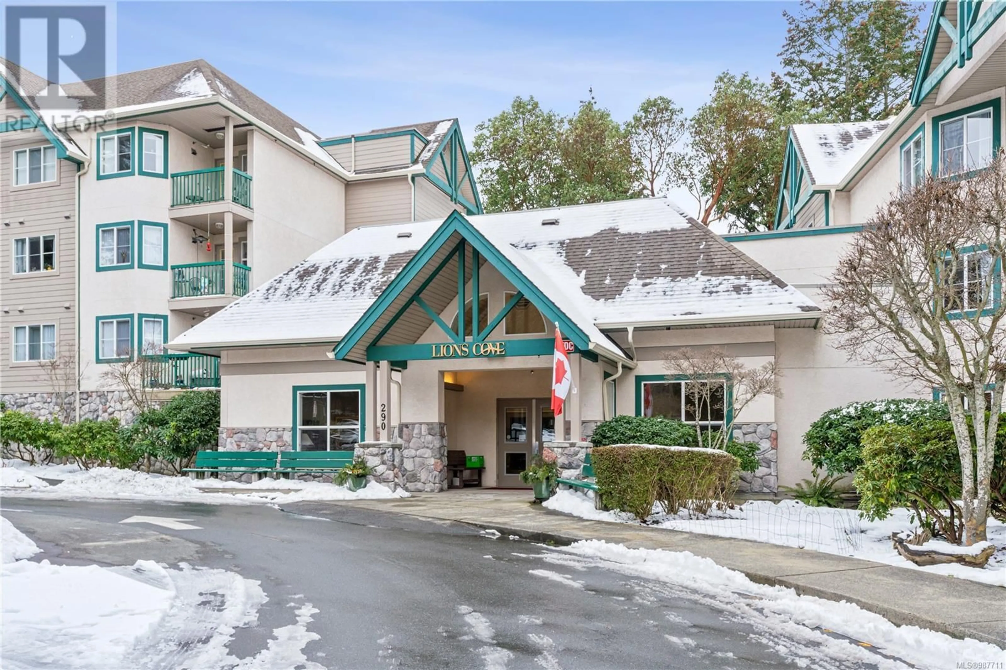 Indoor foyer for 317 290 Island Hwy, View Royal British Columbia V9B1G5