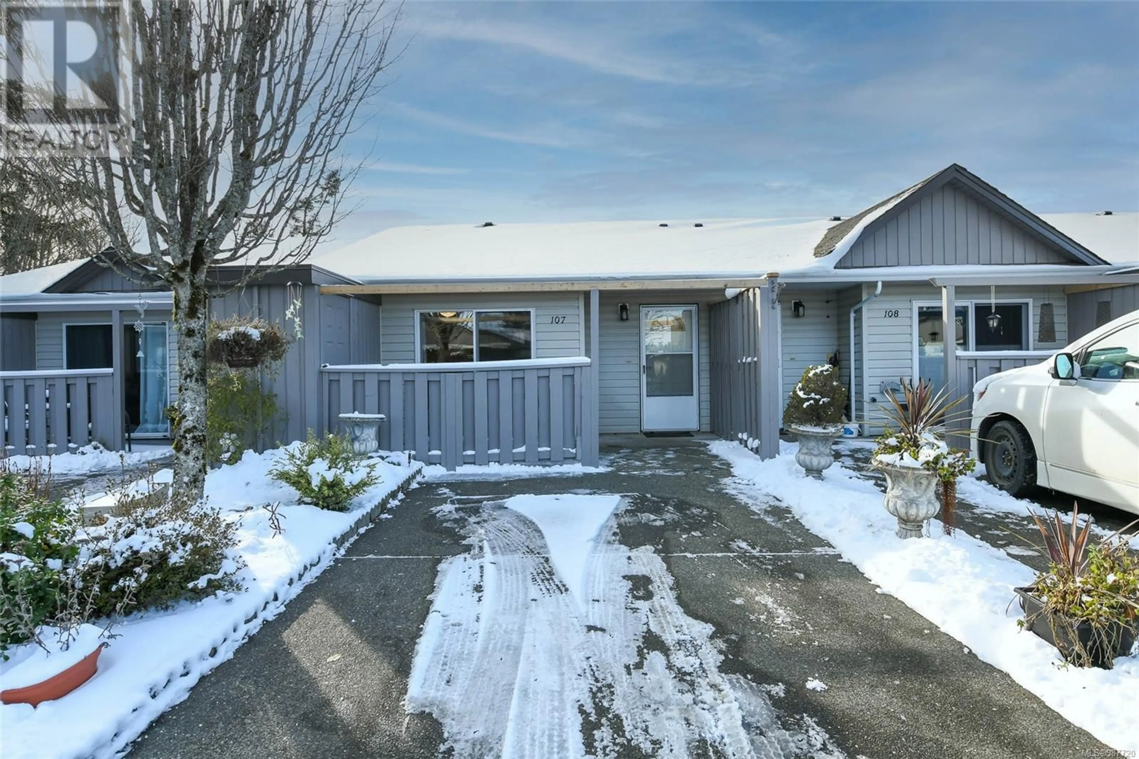 A pic from outside/outdoor area/front of a property/back of a property/a pic from drone, street for 107 675 Aspen Rd, Comox British Columbia V9M3S6