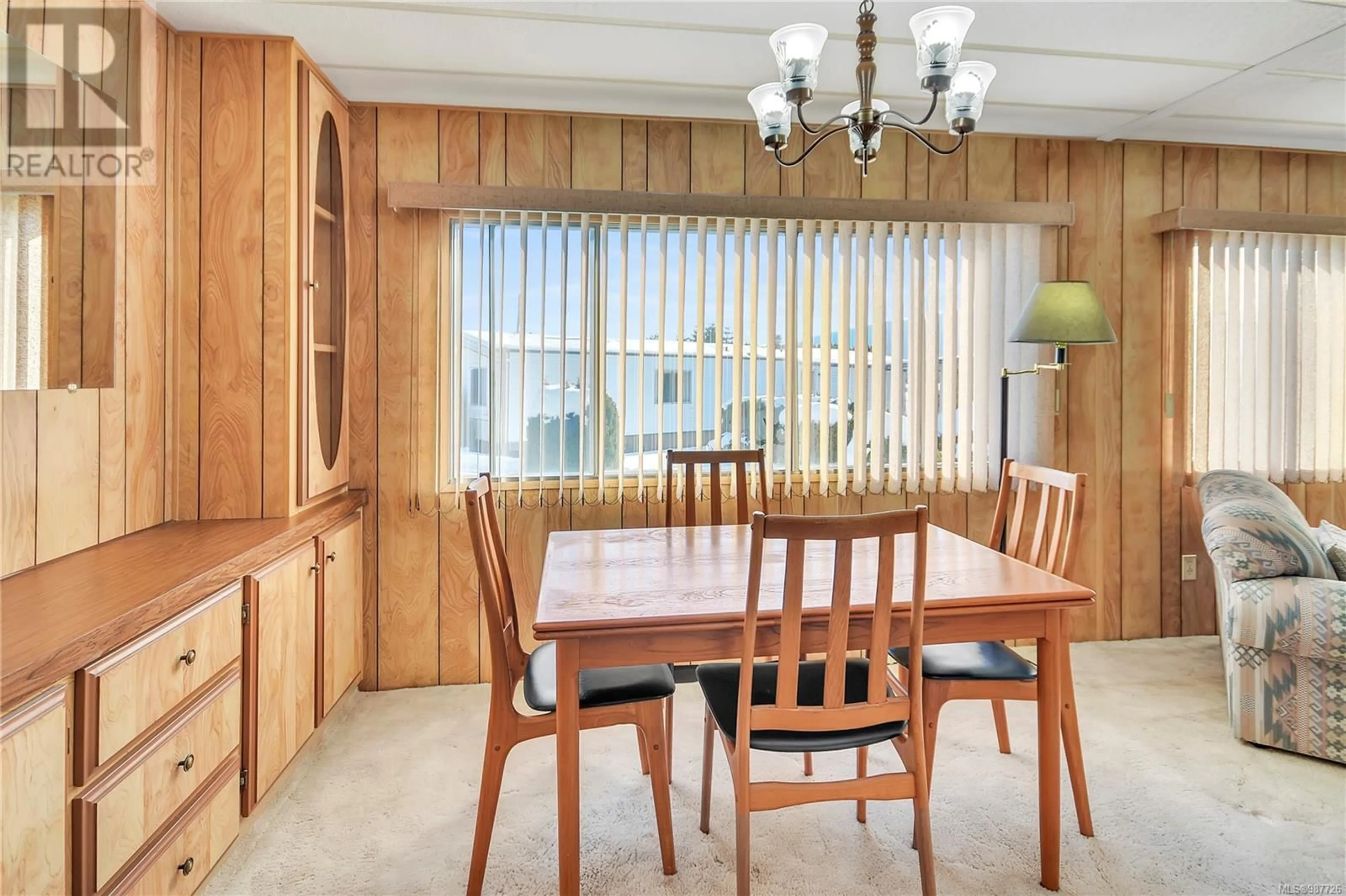 Dining room, wood/laminate floor for 91 6325 Metral Dr, Nanaimo British Columbia V9T6P9