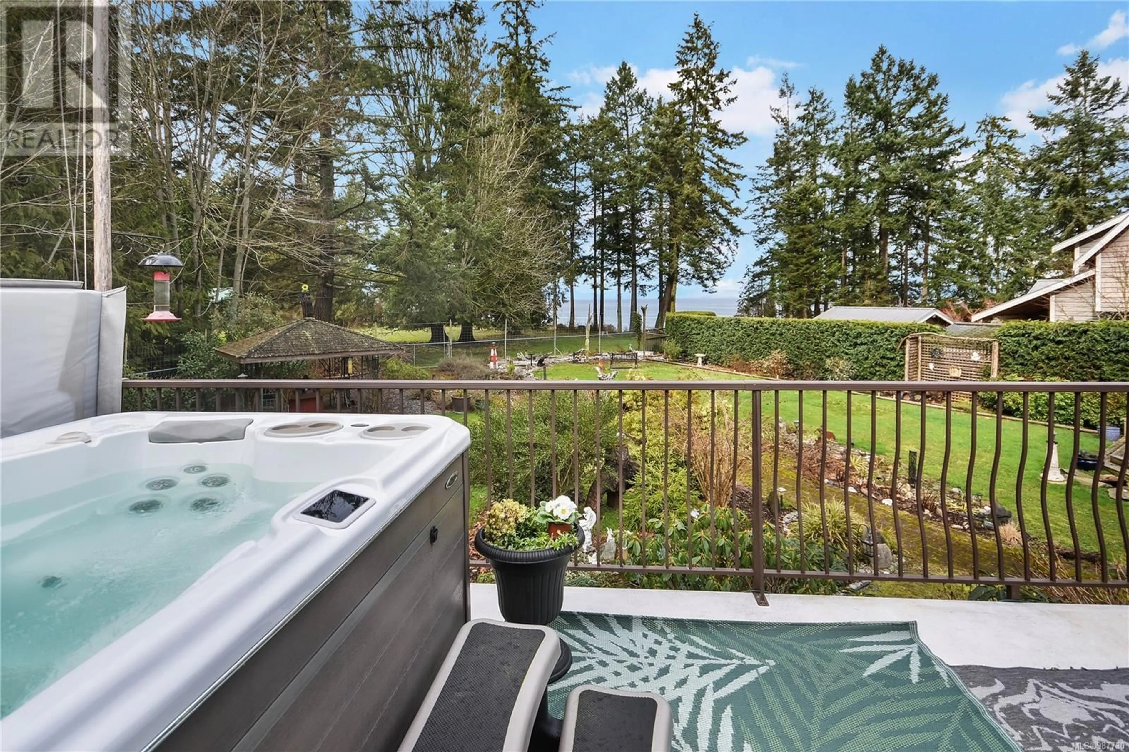 Patio, water/lake/river/ocean view for 1625 Queequeg Trnabt, Gabriola Island British Columbia V0R1X5