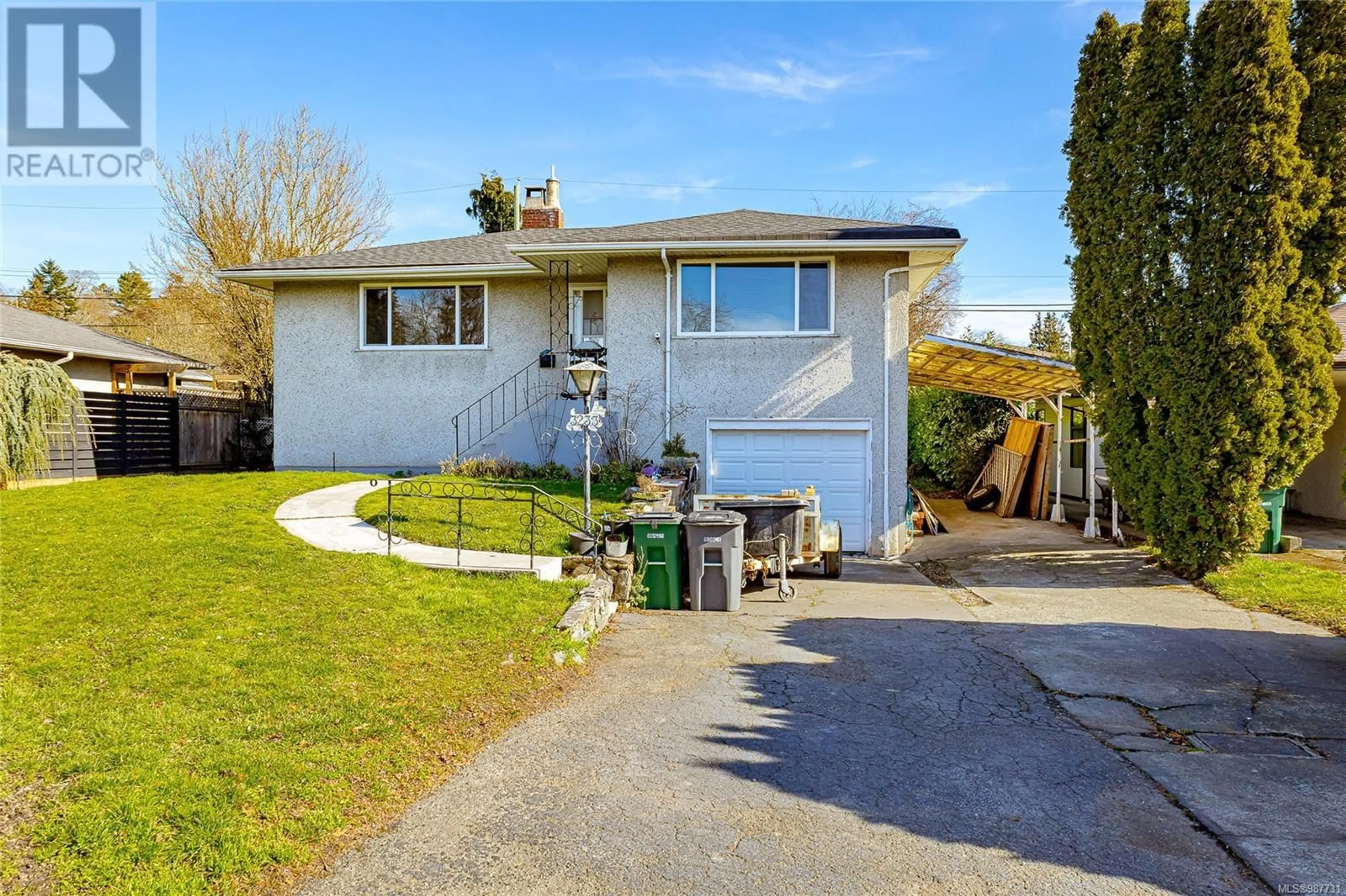 Home with vinyl exterior material, street for 3233 Service St, Saanich British Columbia V8P4M8