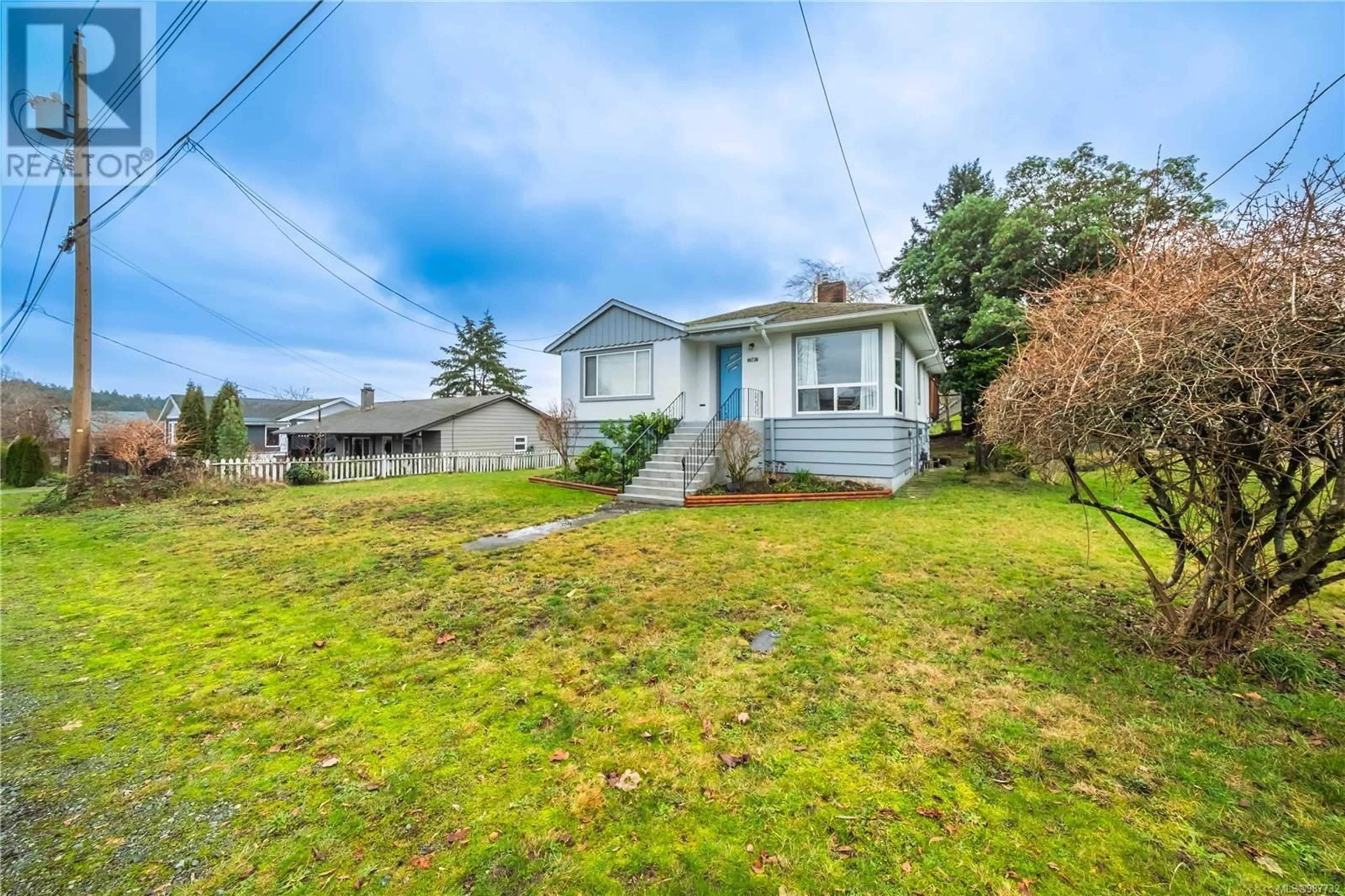 A pic from outside/outdoor area/front of a property/back of a property/a pic from drone, street for 475 Maple St, Nanaimo British Columbia V9S2J4