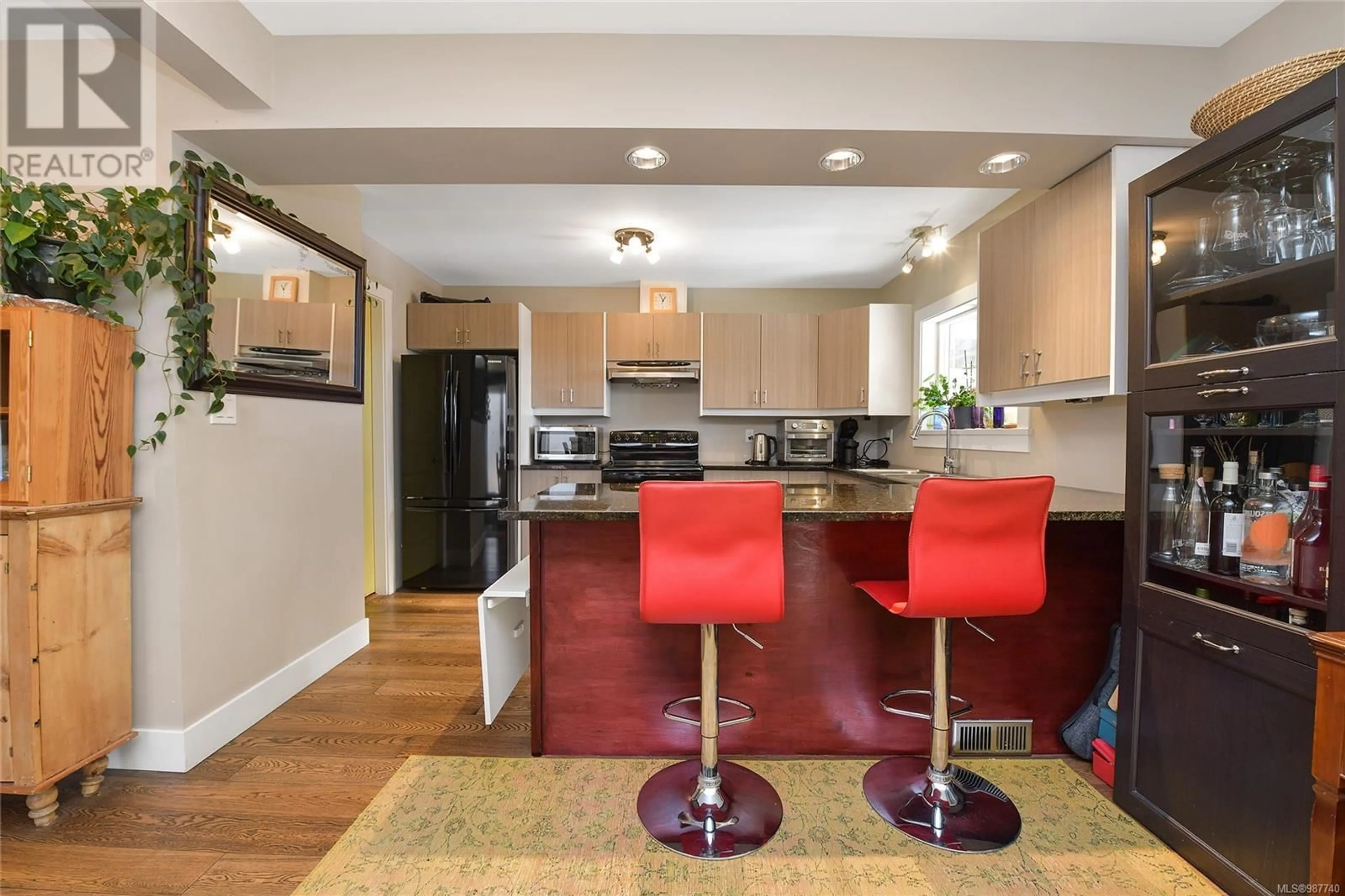 Open concept kitchen, unknown for 1273 HOLLOWAY St, Saanich British Columbia V8P1M8