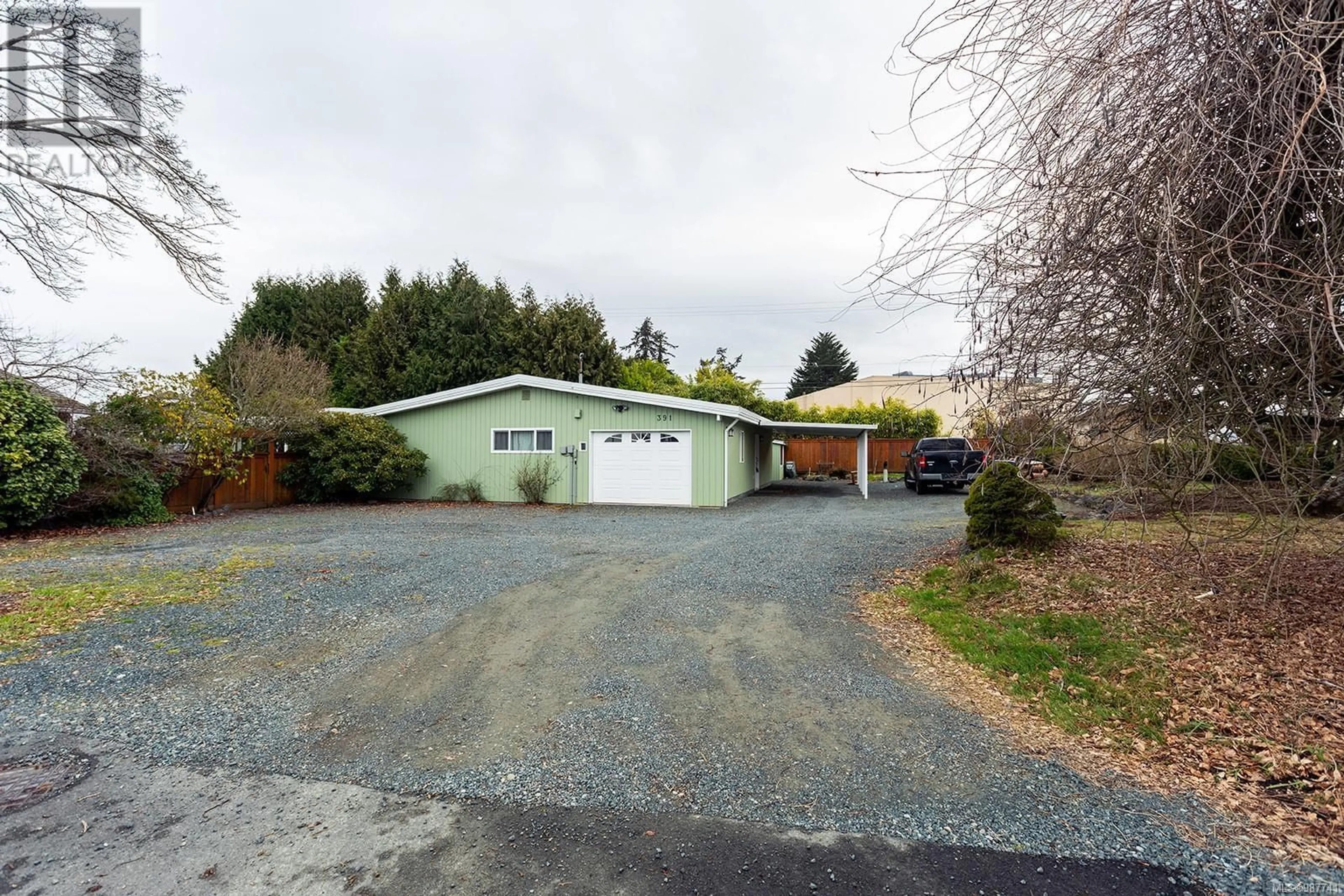 A pic from outside/outdoor area/front of a property/back of a property/a pic from drone, street for 391 Bay Ave, Parksville British Columbia V9P1E1