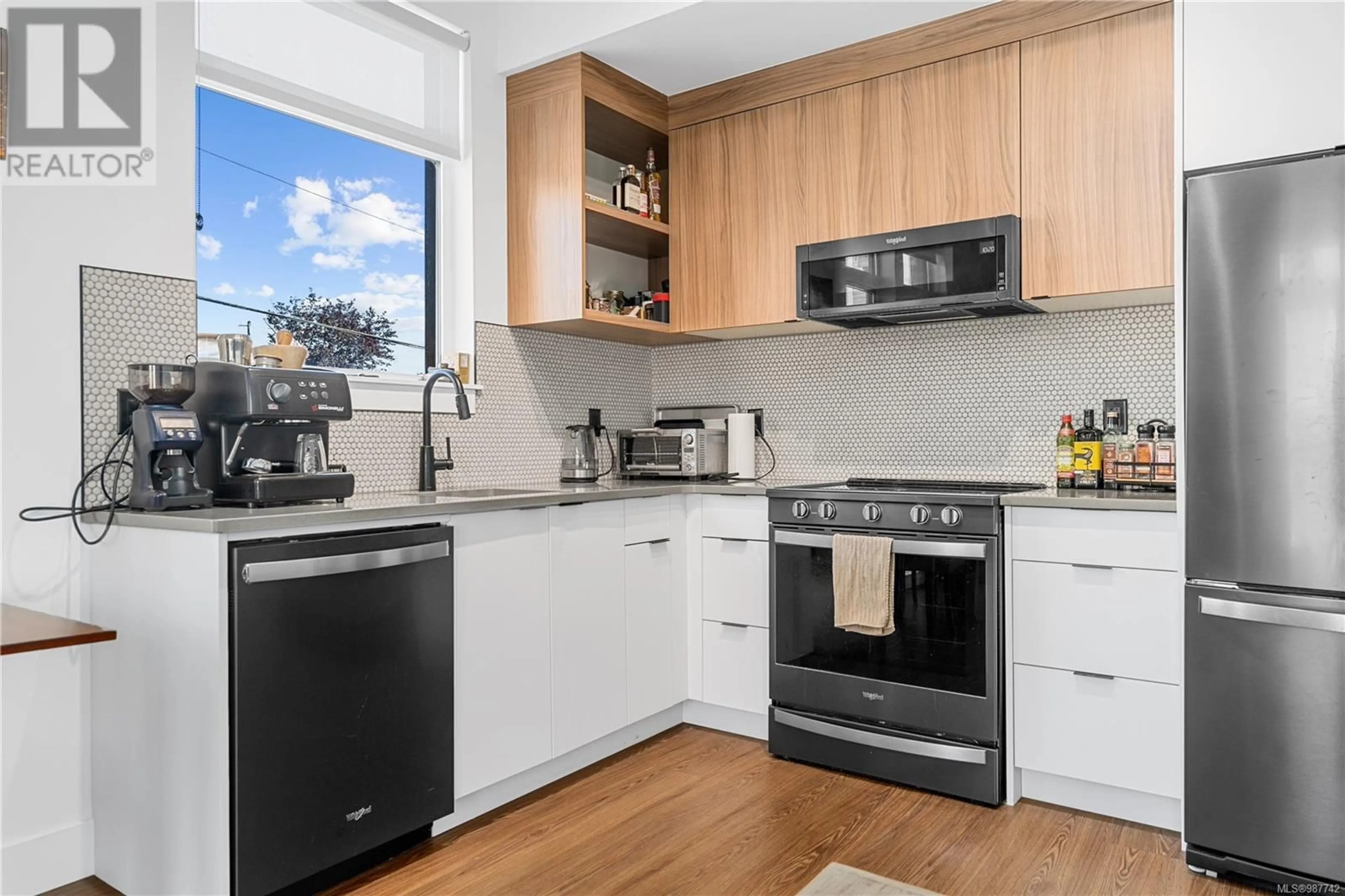 Standard kitchen, unknown for 201 515 Chatham St, Victoria British Columbia V8T0C8