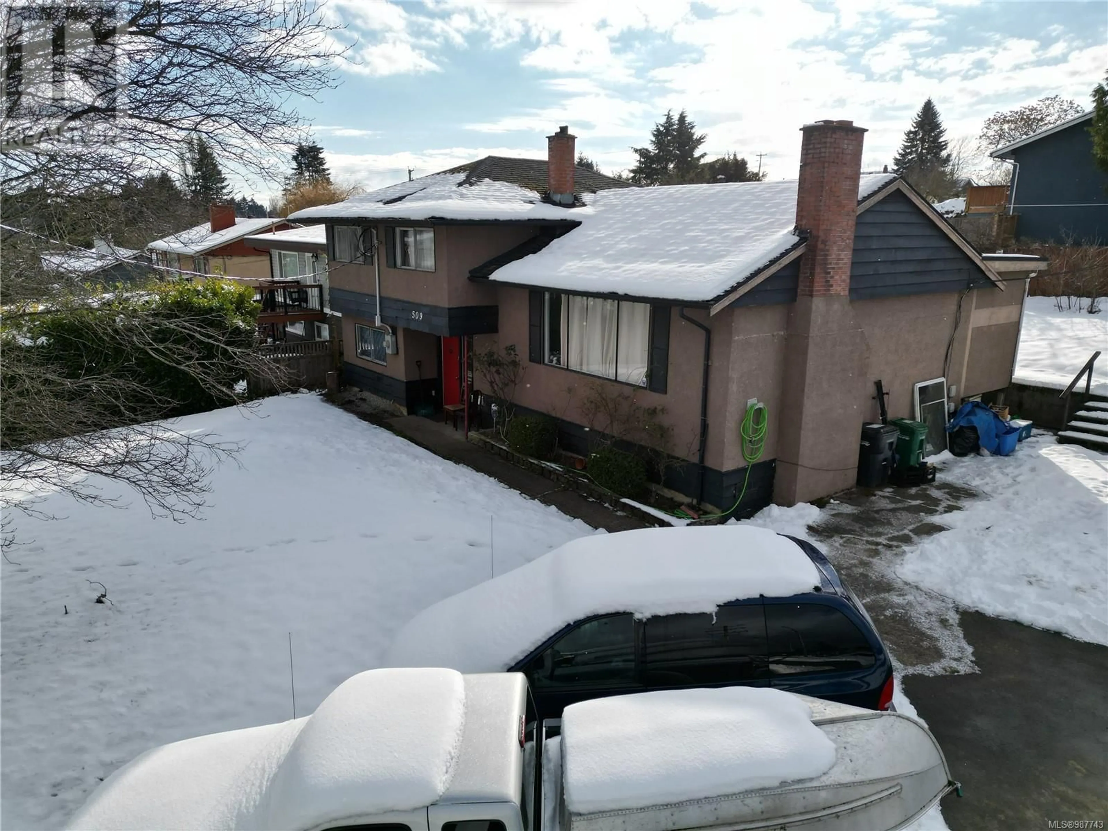 A pic from outside/outdoor area/front of a property/back of a property/a pic from drone, unknown for 509 Third St, Nanaimo British Columbia V9R1W7