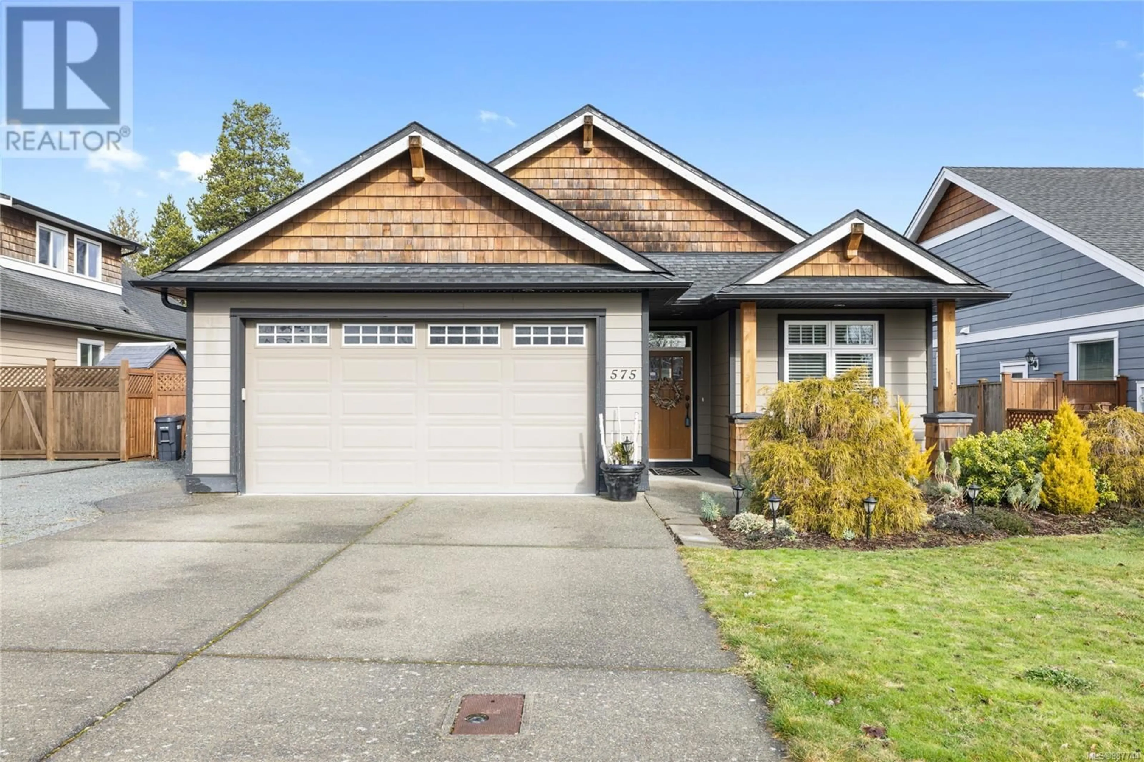 Home with vinyl exterior material, street for 575 DOEHLE AVENUE, Parksville British Columbia V9P1A3