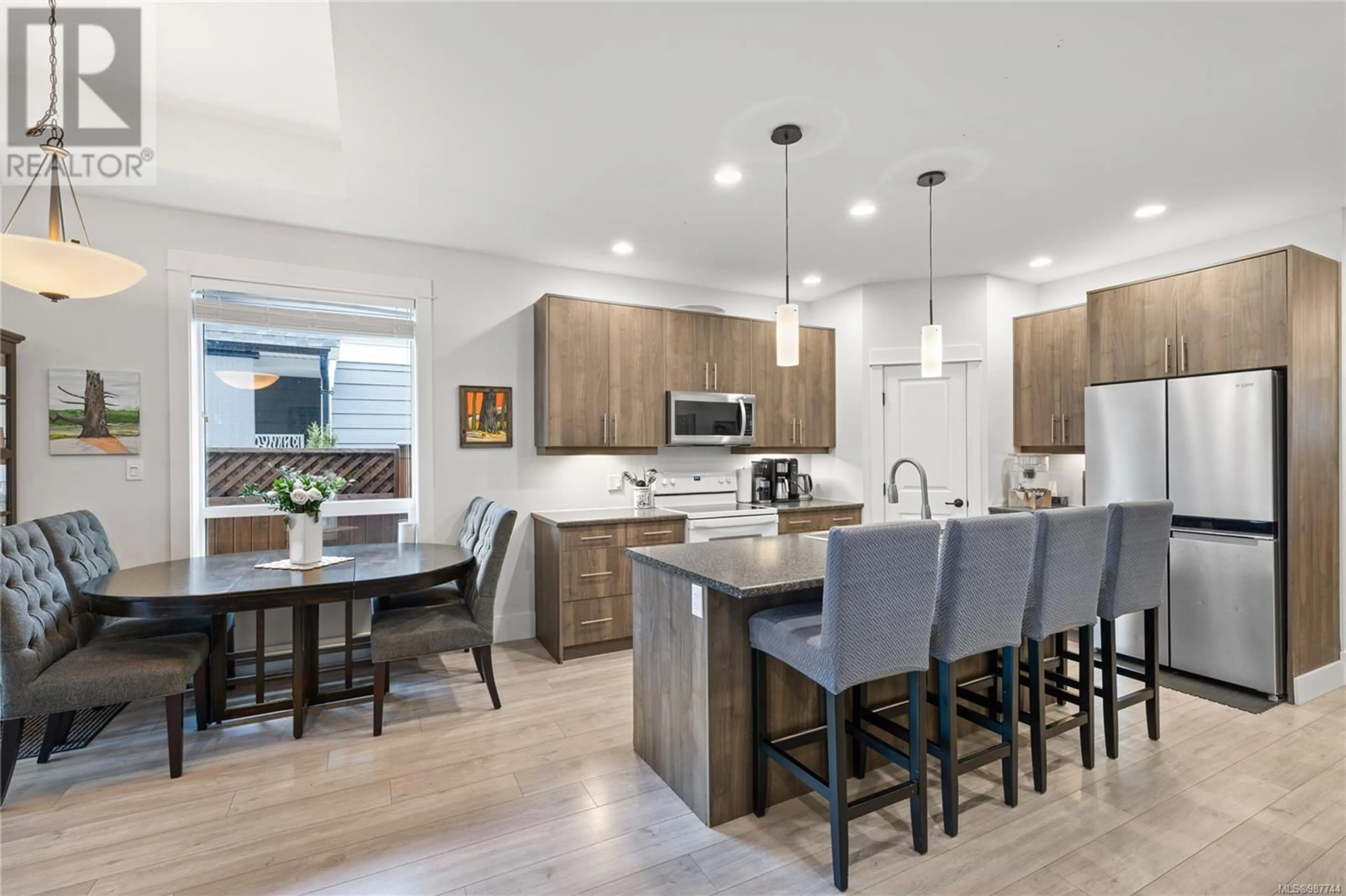 Open concept kitchen, unknown for 575 Doehle Ave, Parksville British Columbia V9P1A3