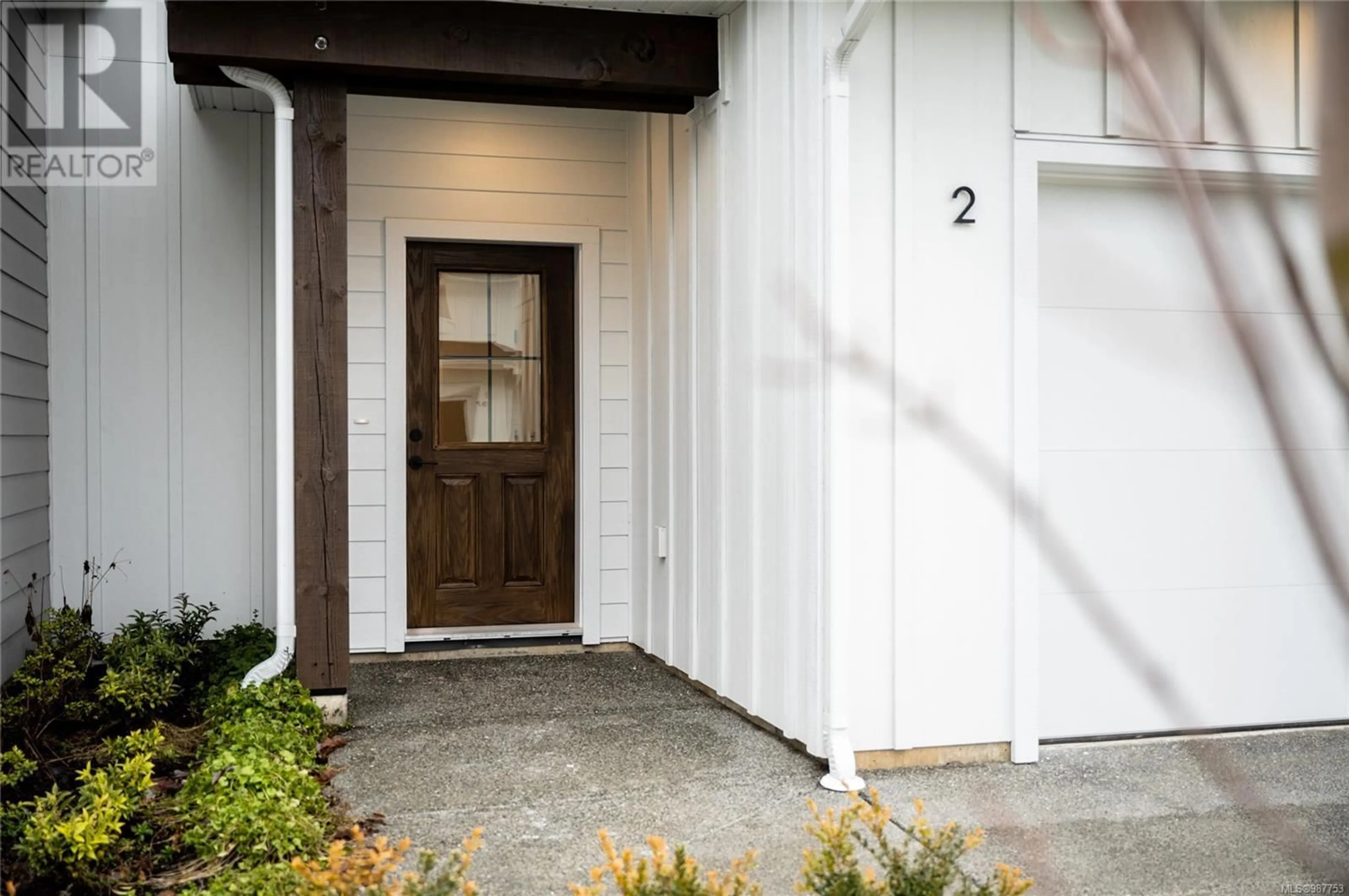 Indoor entryway for 2 1090 Evergreen Rd, Campbell River British Columbia V9W3R9