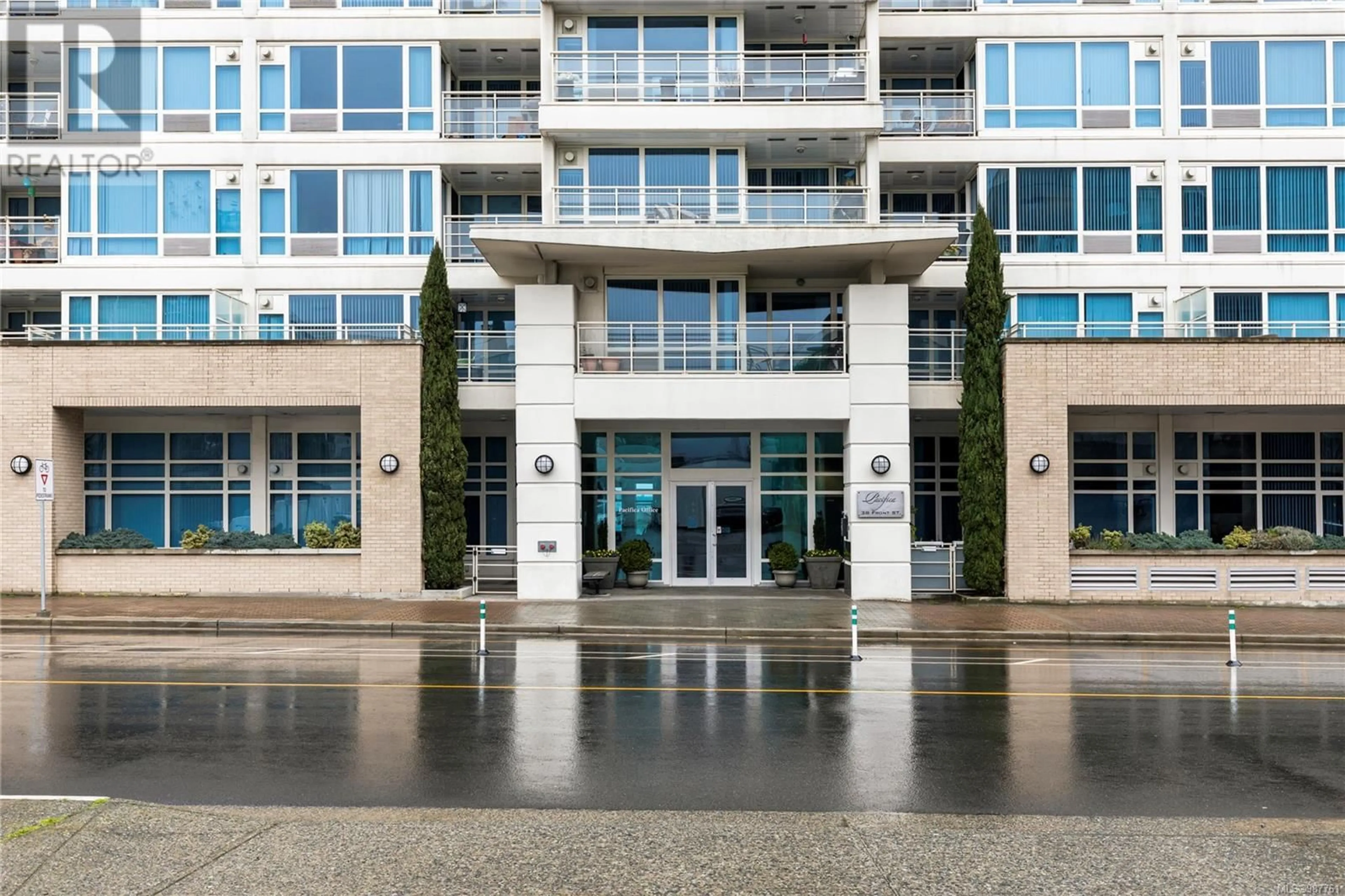 Indoor foyer for TH16 38 Front St, Nanaimo British Columbia V9R0B8