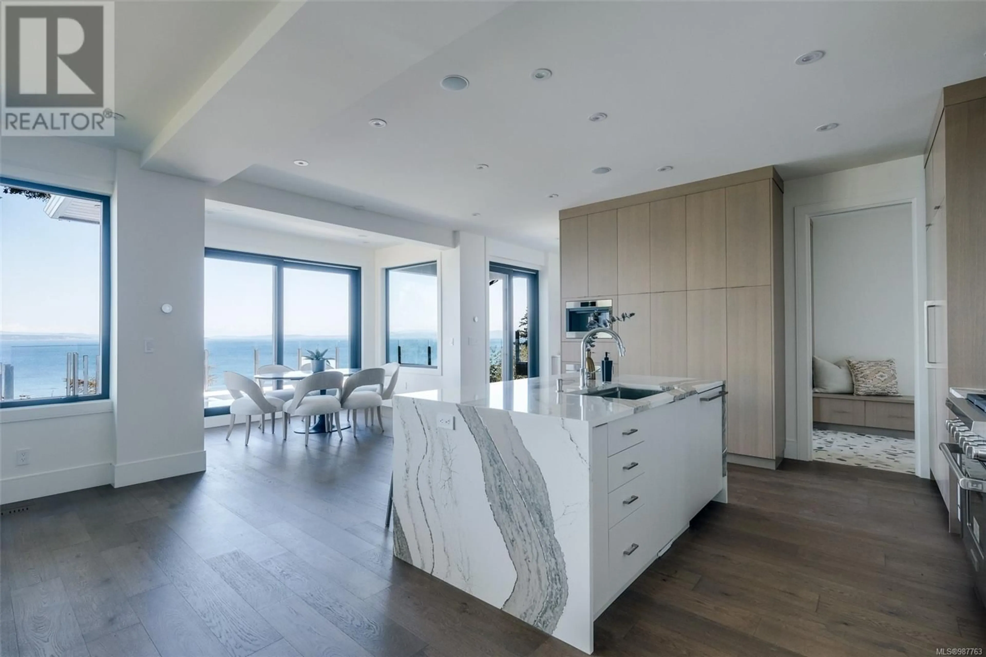 Contemporary kitchen, unknown for 4599 CORDOVA BAY ROAD, Saanich British Columbia V8Y2K1