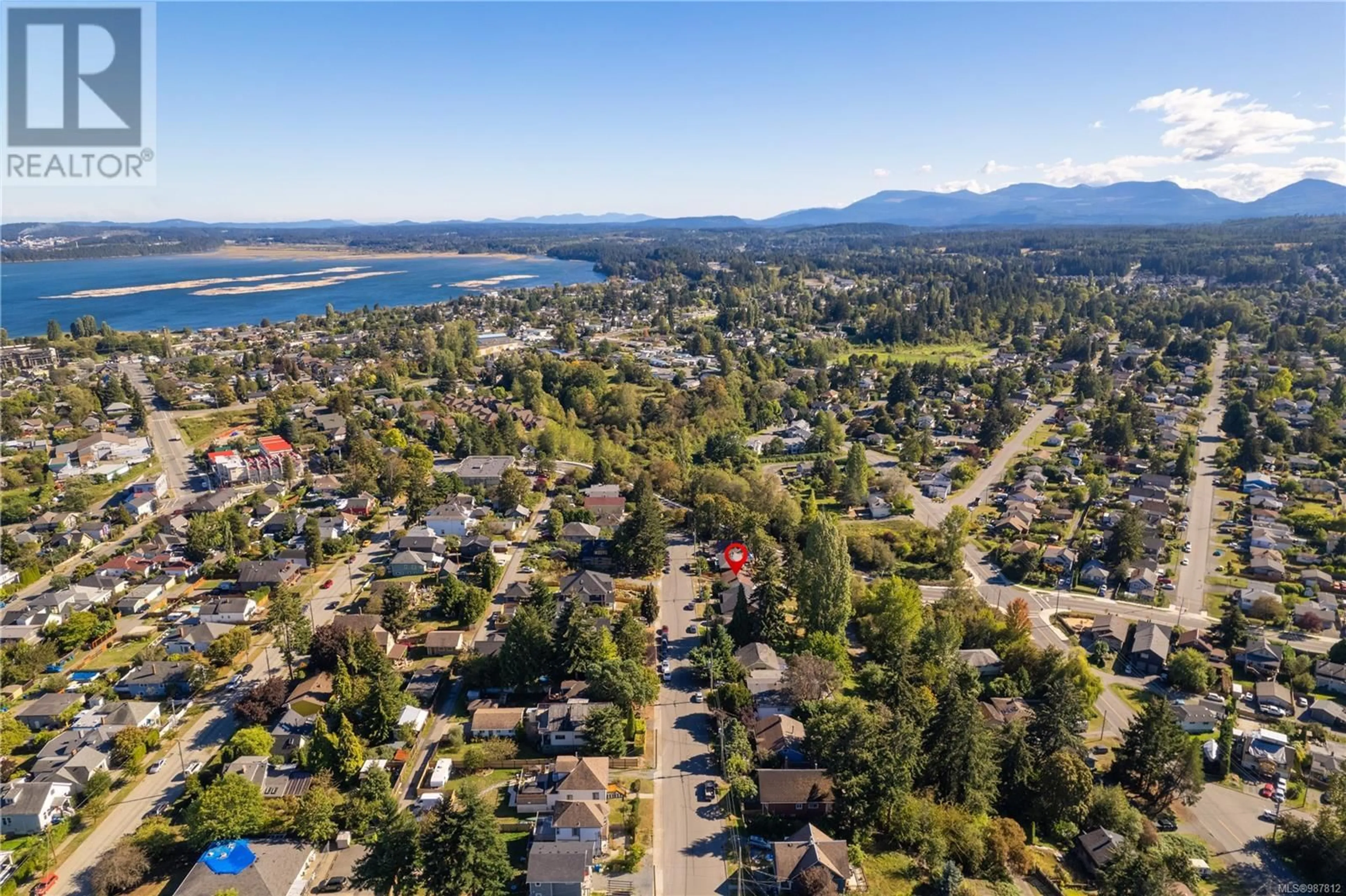 A pic from outside/outdoor area/front of a property/back of a property/a pic from drone, unknown for 465 Machleary St, Nanaimo British Columbia V9R2H1