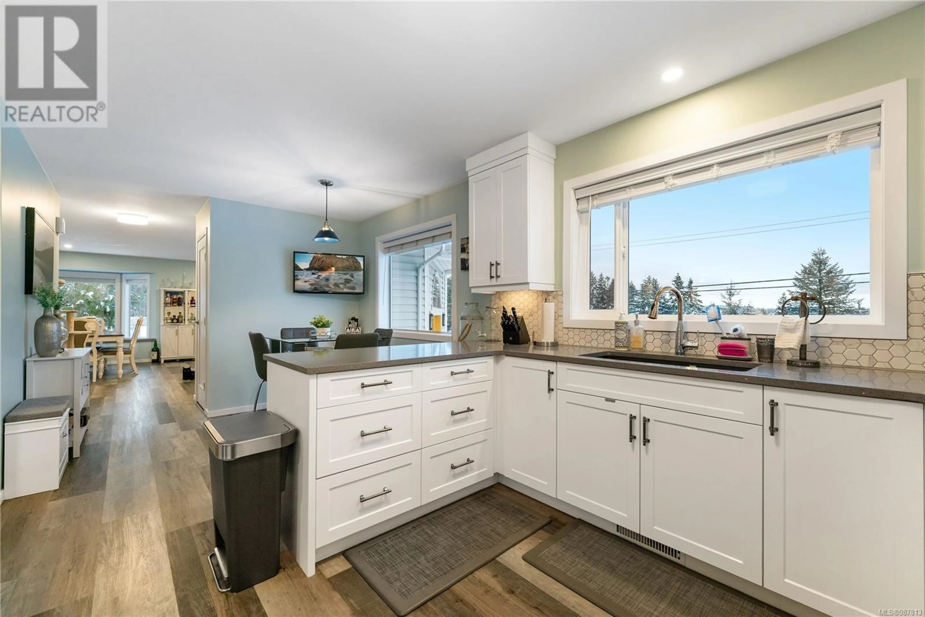 Open concept kitchen, ceramic/tile floor for 416 STRANG DRIVE, Ladysmith British Columbia V9G1V1