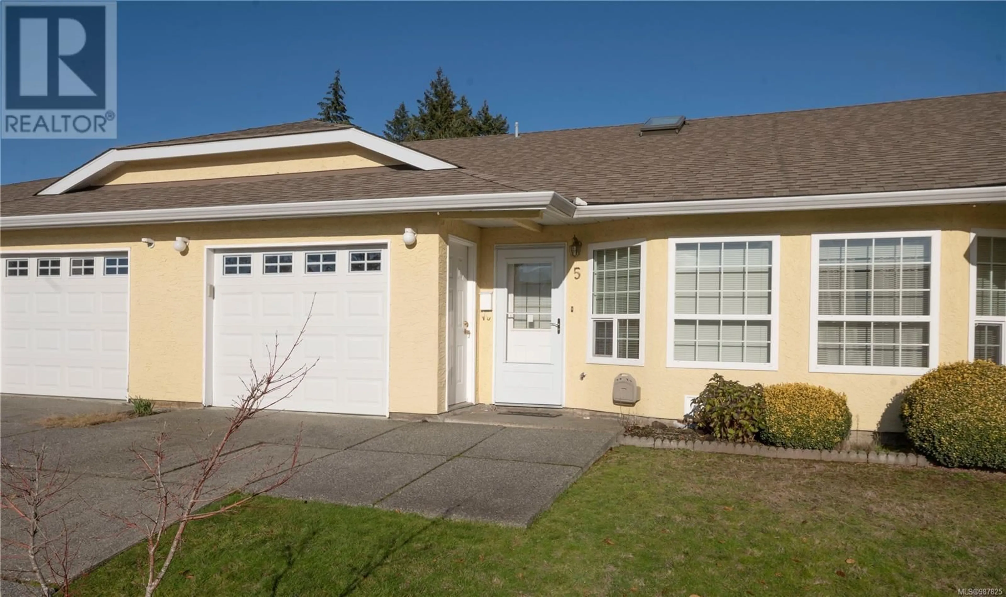 Home with vinyl exterior material, street for 5 4750 Uplands Dr, Nanaimo British Columbia V9T5V1