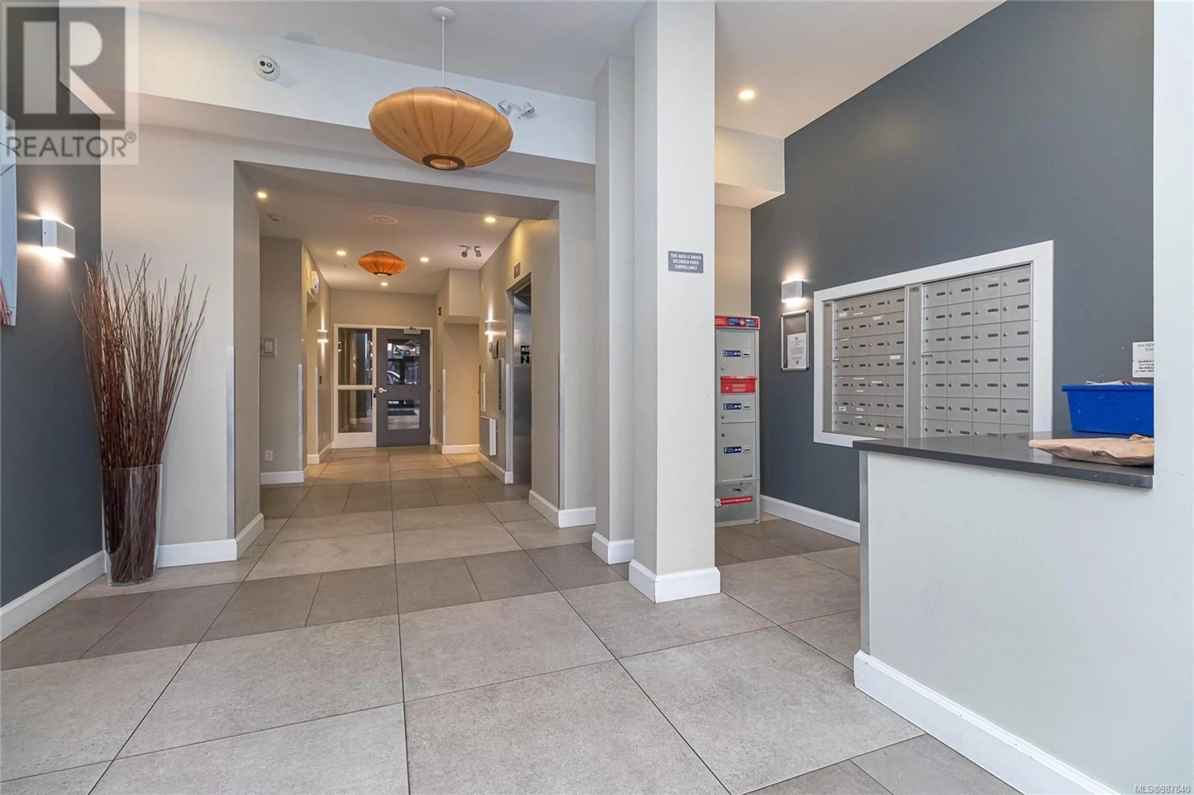 Indoor foyer for 316 595 Pandora Ave, Victoria British Columbia V8W1N5