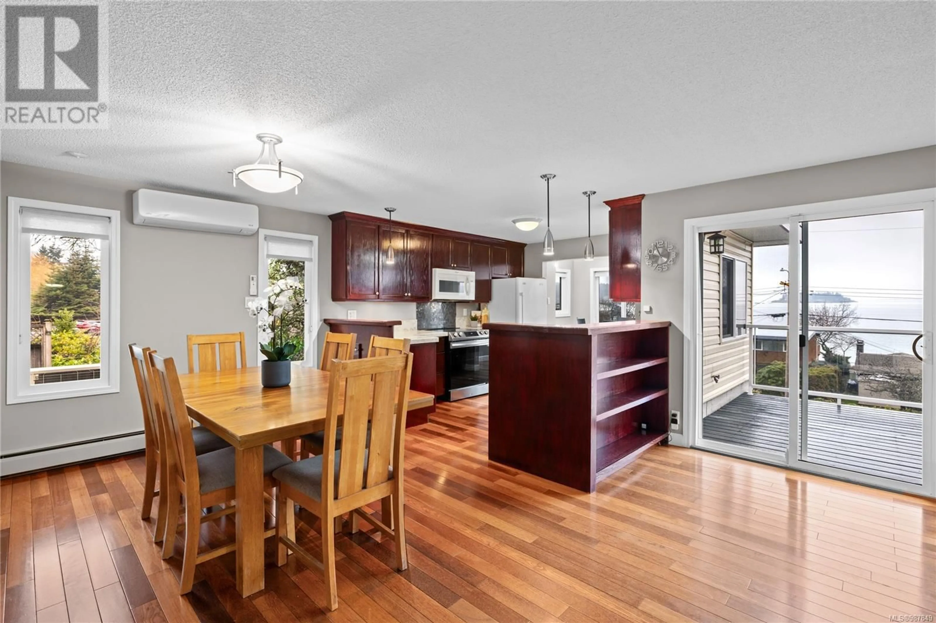 Open concept kitchen, wood/laminate floor for 2645 Randle Rd, Nanaimo British Columbia V9S3X3