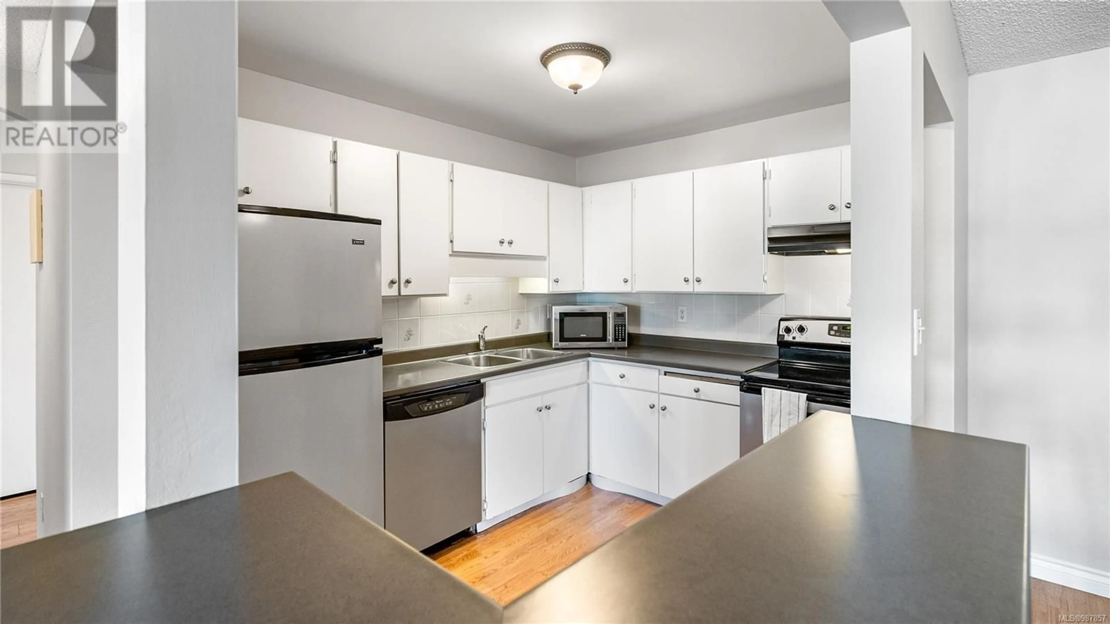 Standard kitchen, unknown for 403 1665 Oak Bay Ave, Victoria British Columbia V8R1B5