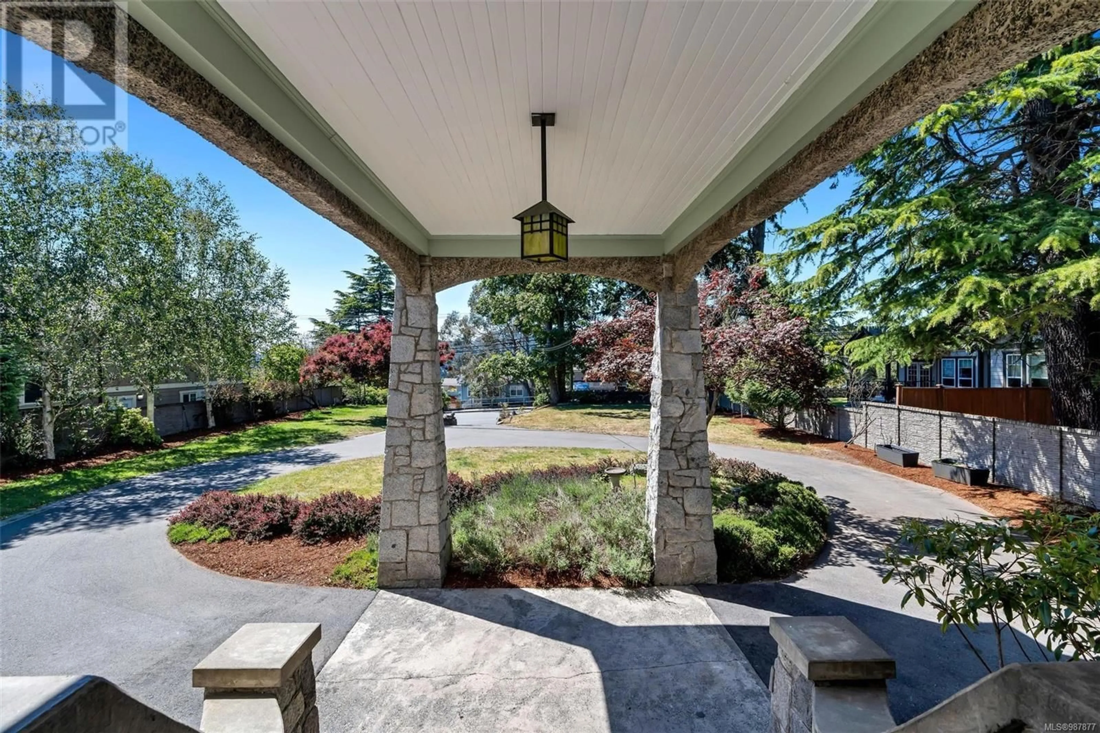 Patio, street for 4423 Tyndall Ave, Saanich British Columbia V8N3S3