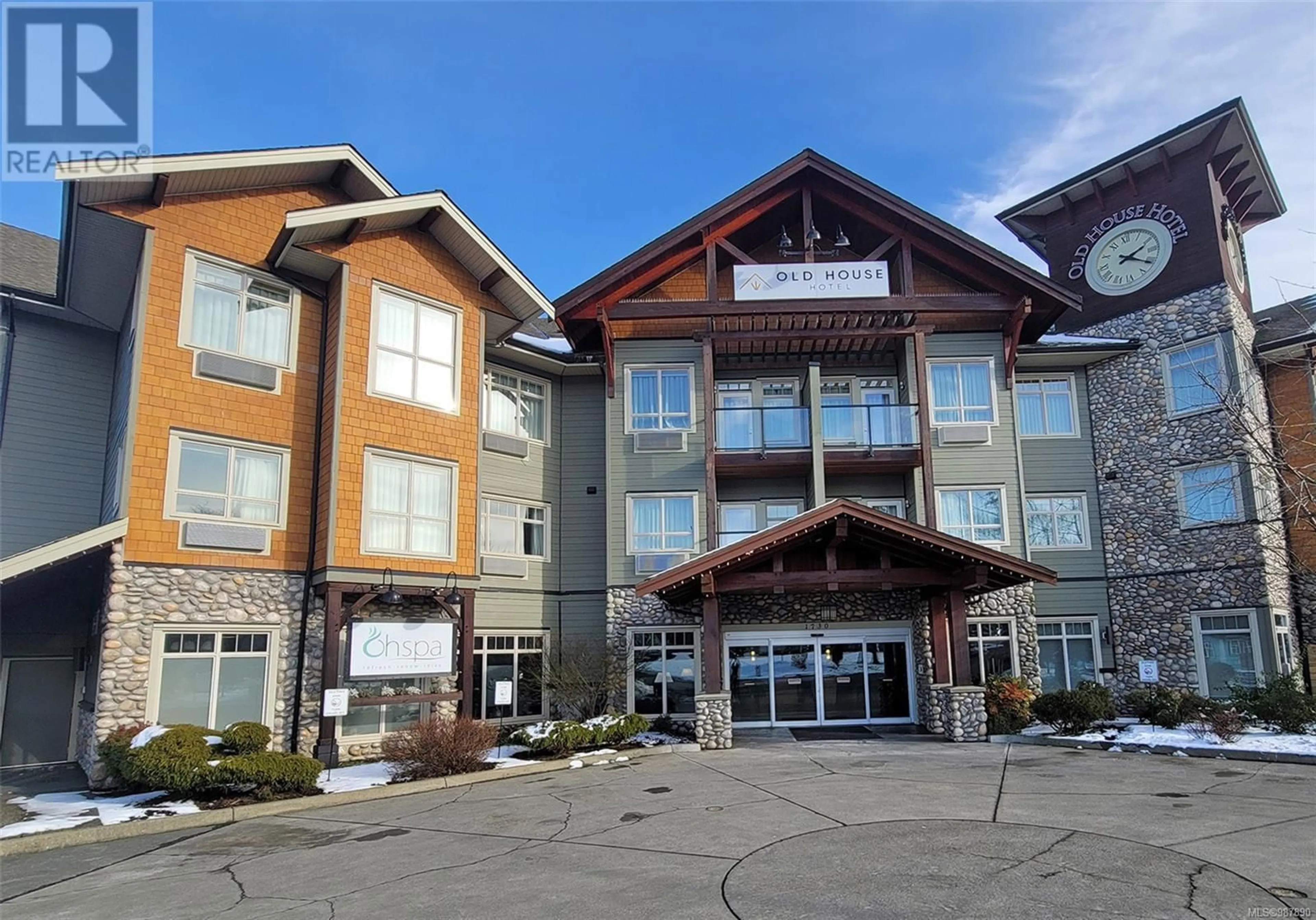 Indoor foyer for 314B 1730 Riverside Lane, Courtenay British Columbia V9N8C7