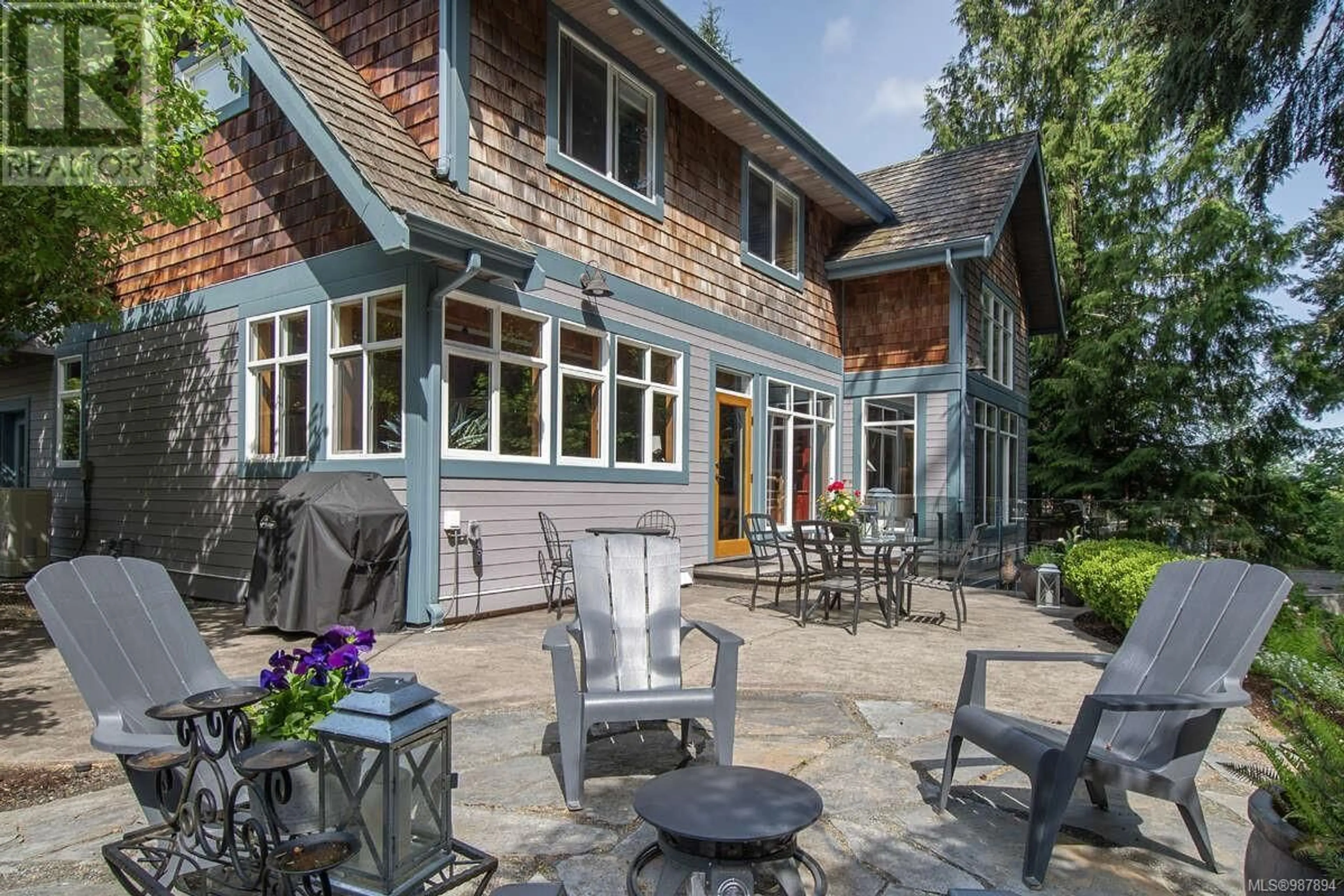Patio, street for 3065 MARTIN ROAD, Campbell River British Columbia V9W1M4