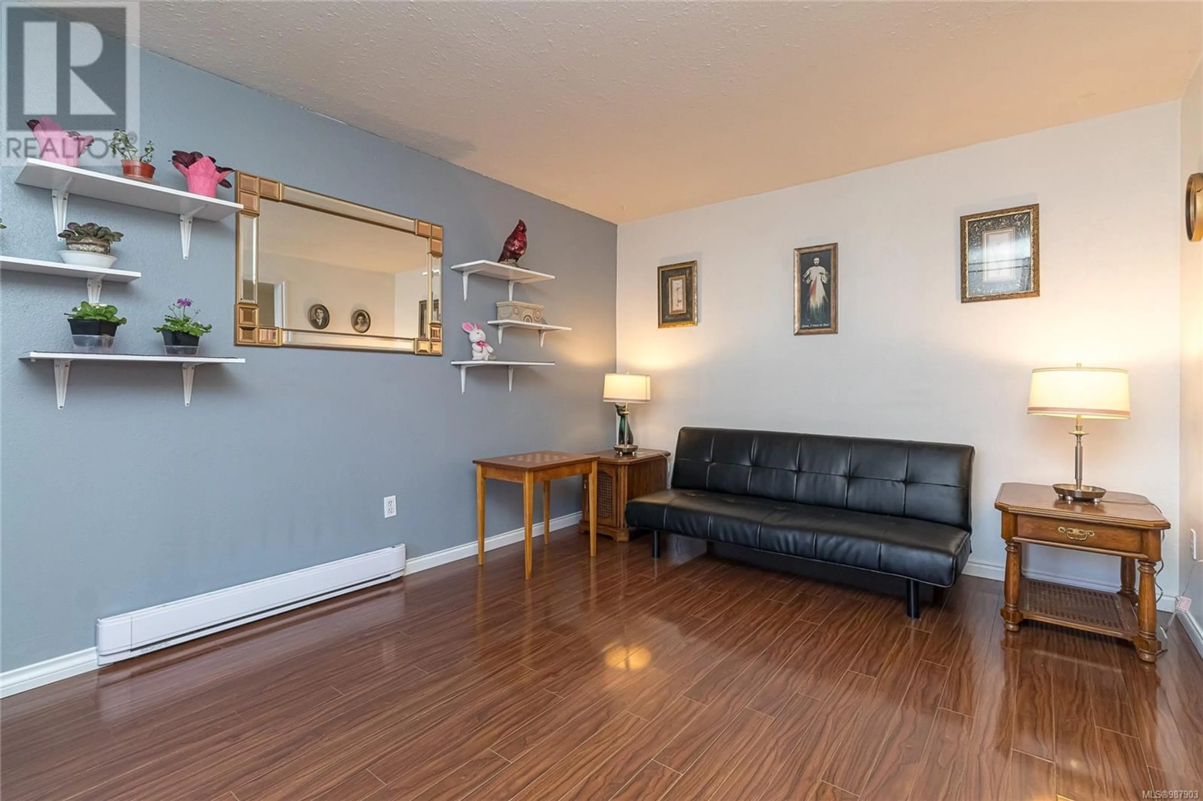 Living room with furniture, wood/laminate floor for 11 1506 Admirals Rd, View Royal British Columbia V9A7B1