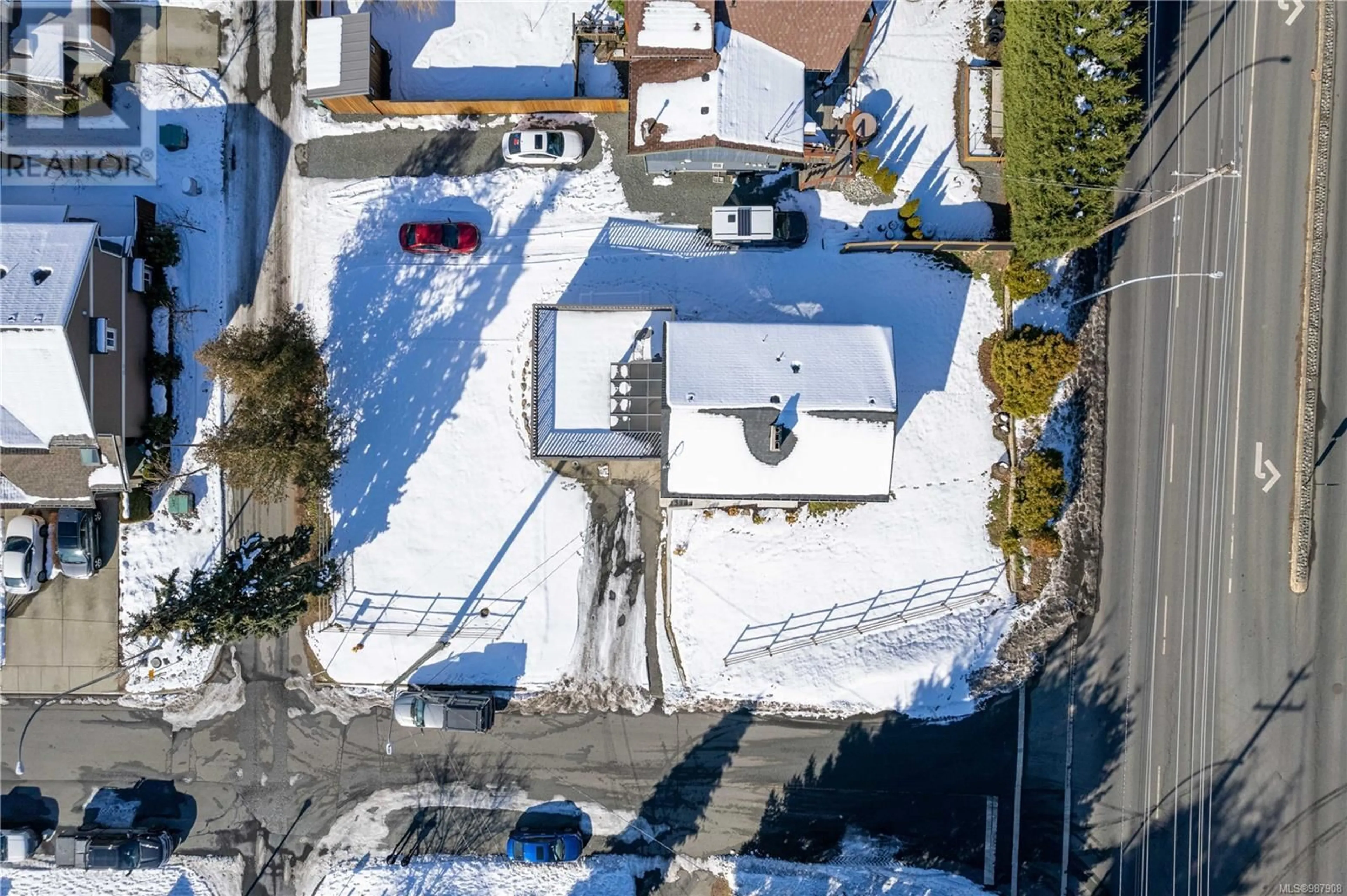 A pic from outside/outdoor area/front of a property/back of a property/a pic from drone, street for 1 Leam Rd, Nanaimo British Columbia V9T3N7