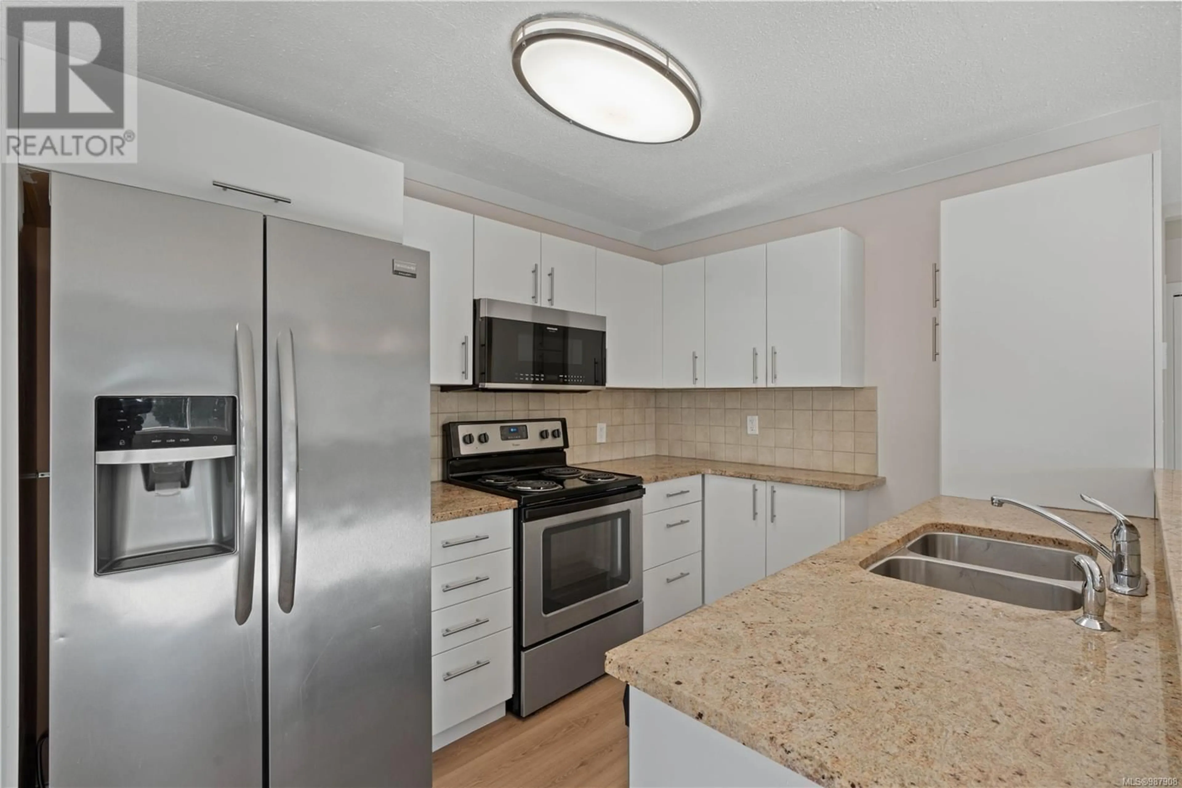 Standard kitchen, unknown for 1 Leam Rd, Nanaimo British Columbia V9T3N7