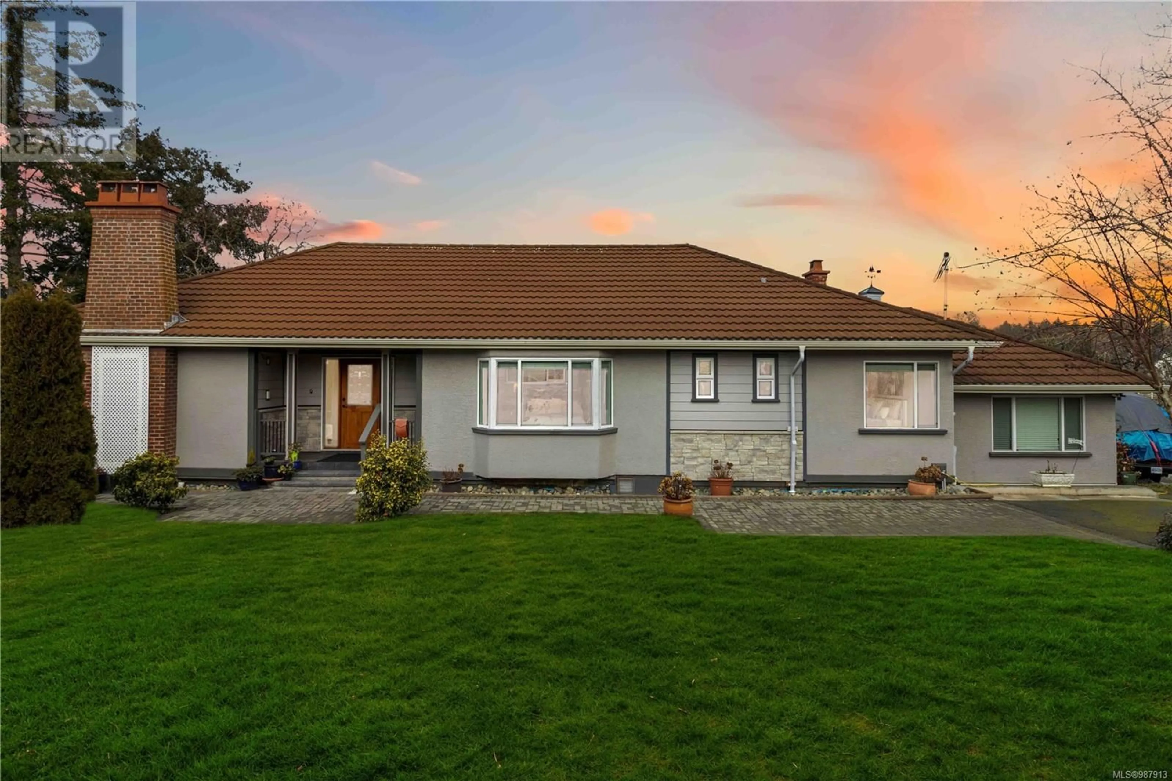 A pic from outside/outdoor area/front of a property/back of a property/a pic from drone, unknown for 10 PHILLION PLACE, Esquimalt British Columbia V9A4H9