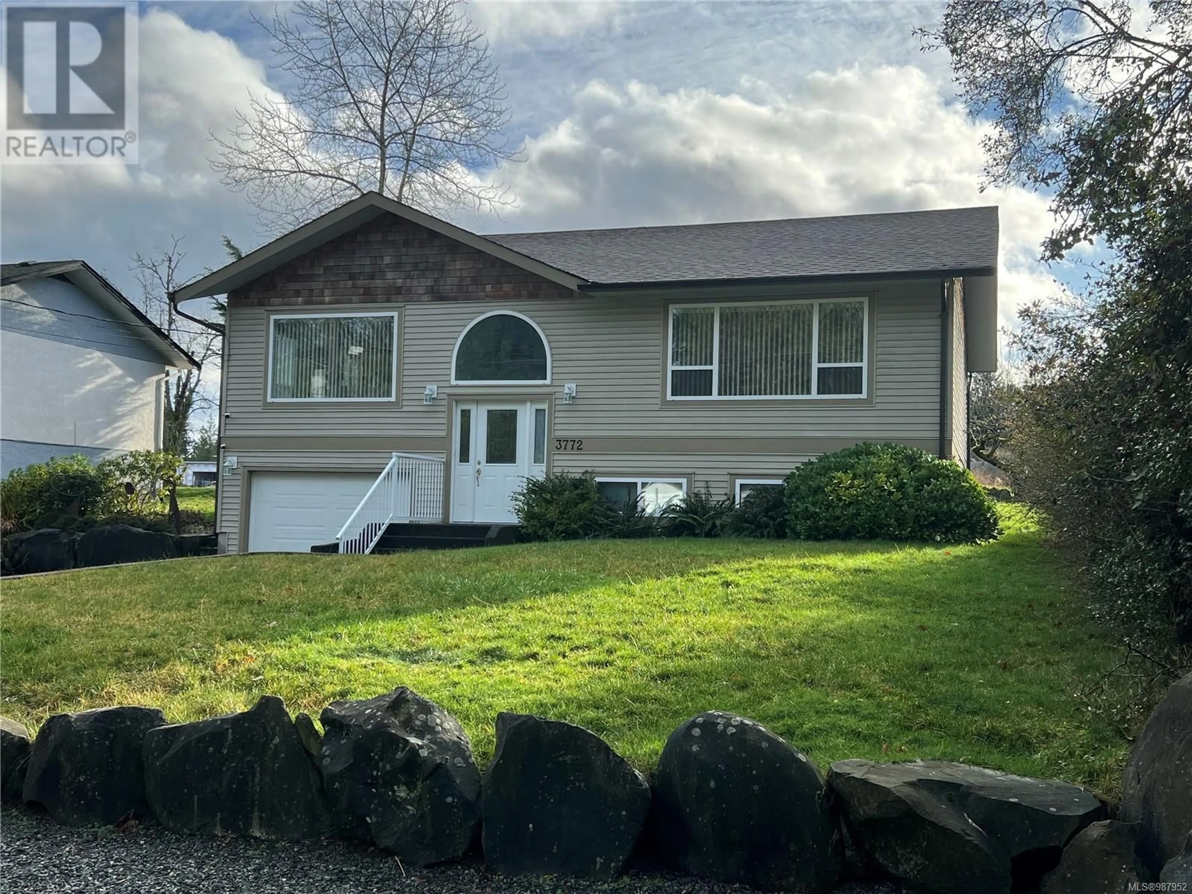 Home with vinyl exterior material, water/lake/river/ocean view for 3772 SOUTH OYSTER SCHOOL ROAD, Saltair British Columbia V9G1Z5