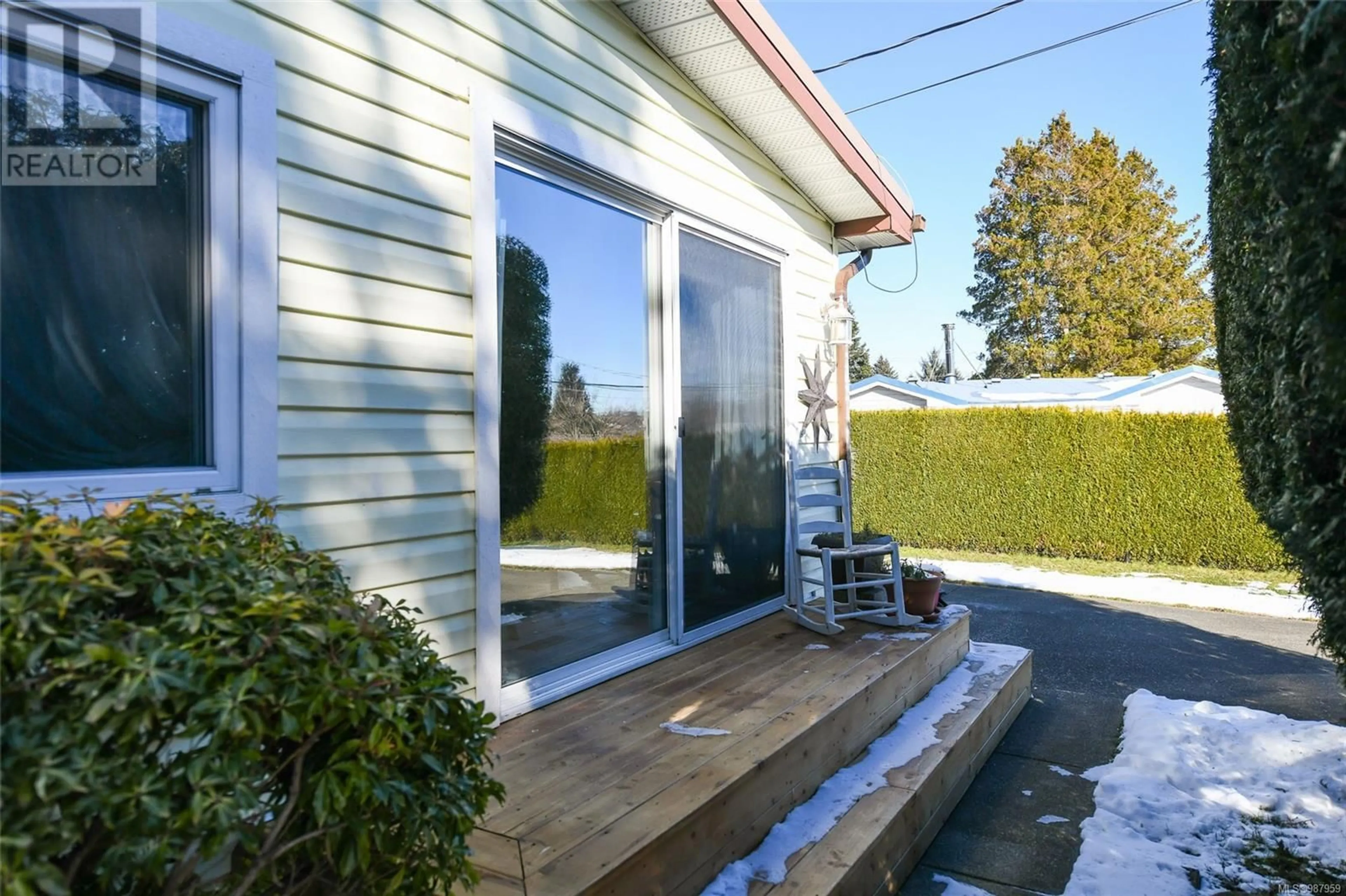 Patio, street for 2172 6th St E, Courtenay British Columbia V9N7L8