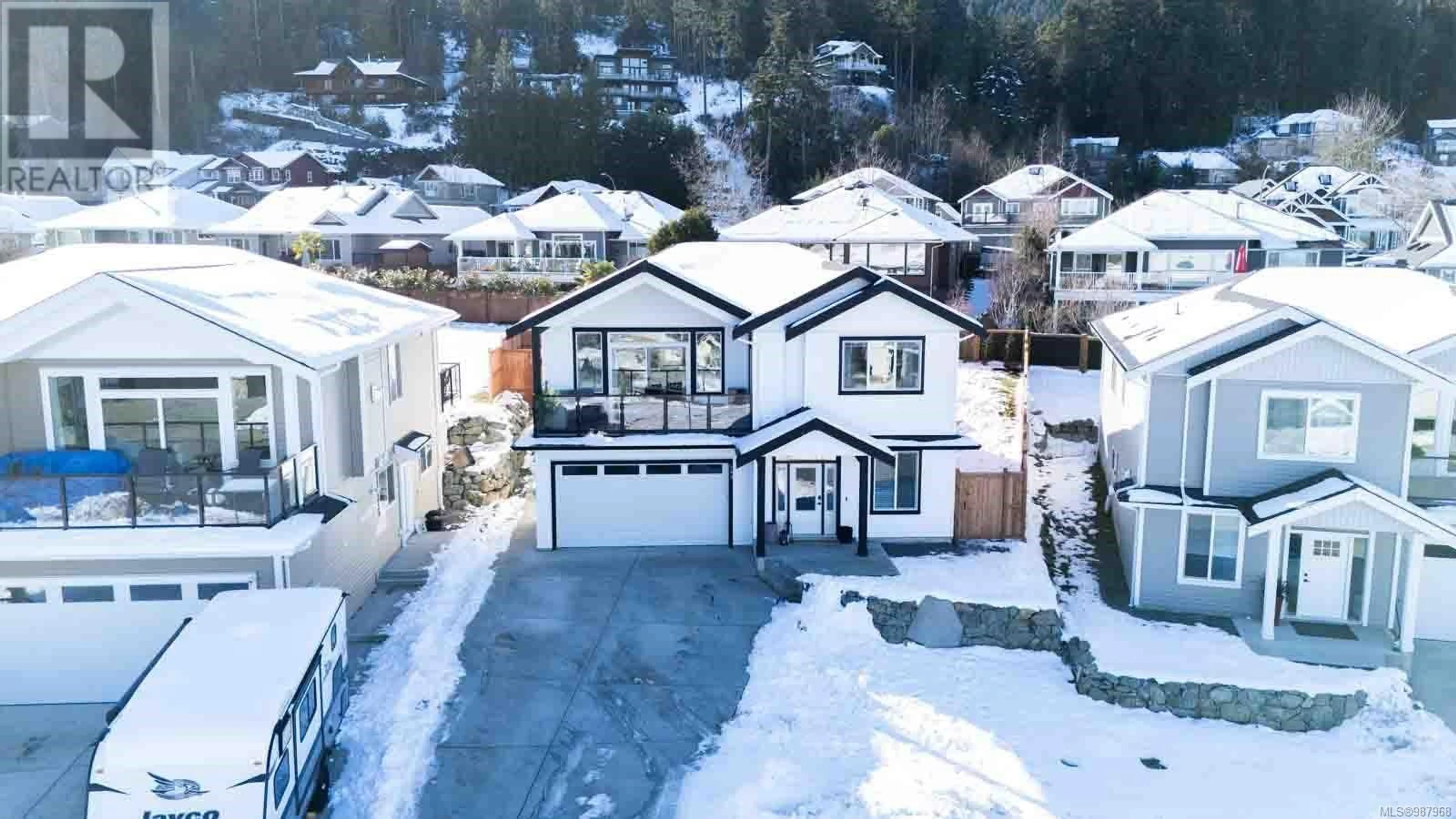 A pic from outside/outdoor area/front of a property/back of a property/a pic from drone, street for 143 Francis Pl, Ladysmith British Columbia V3W8C3