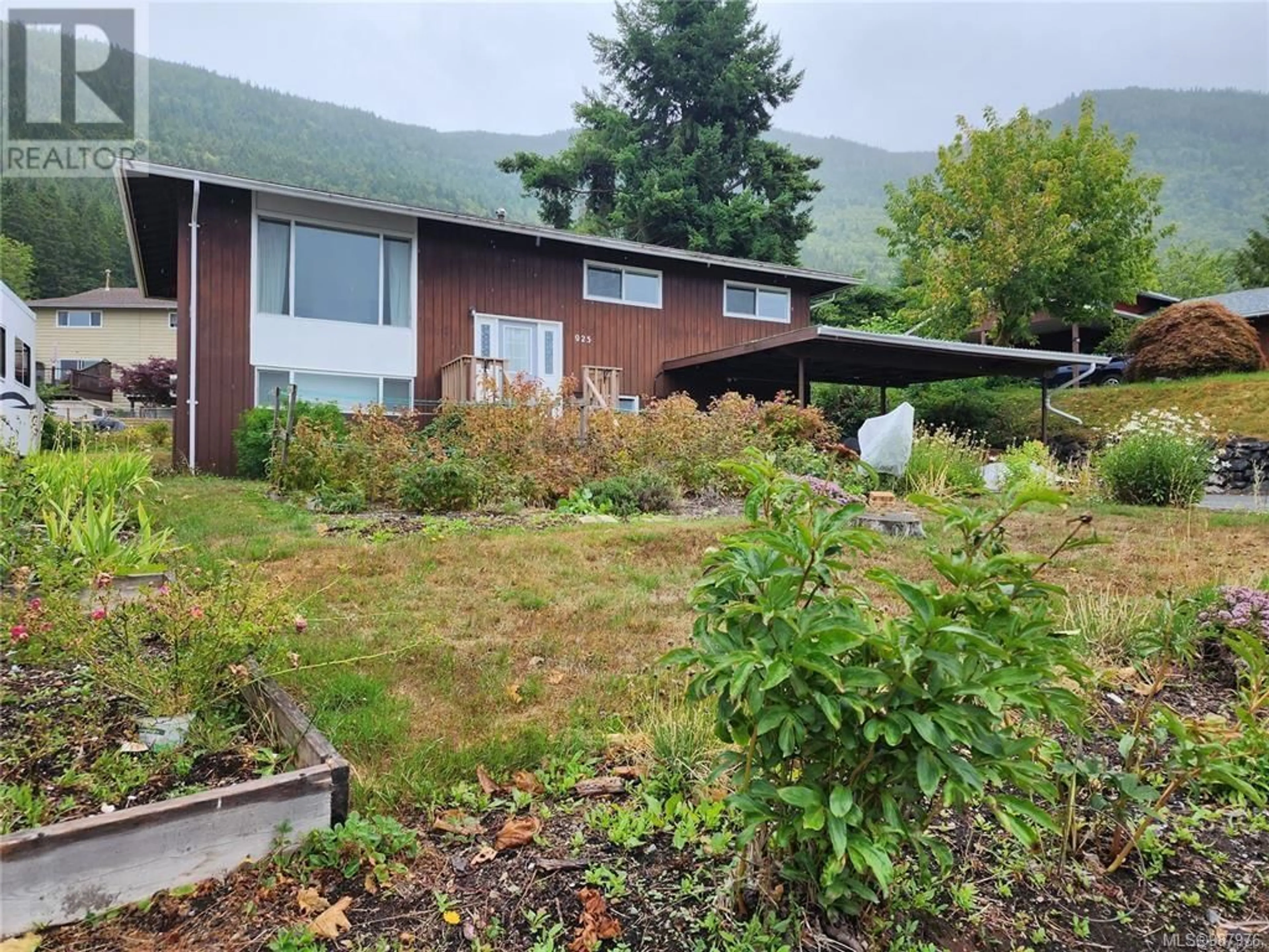 A pic from outside/outdoor area/front of a property/back of a property/a pic from drone, mountain view for 925 Haida Ave, Port Alice British Columbia V0N2N0