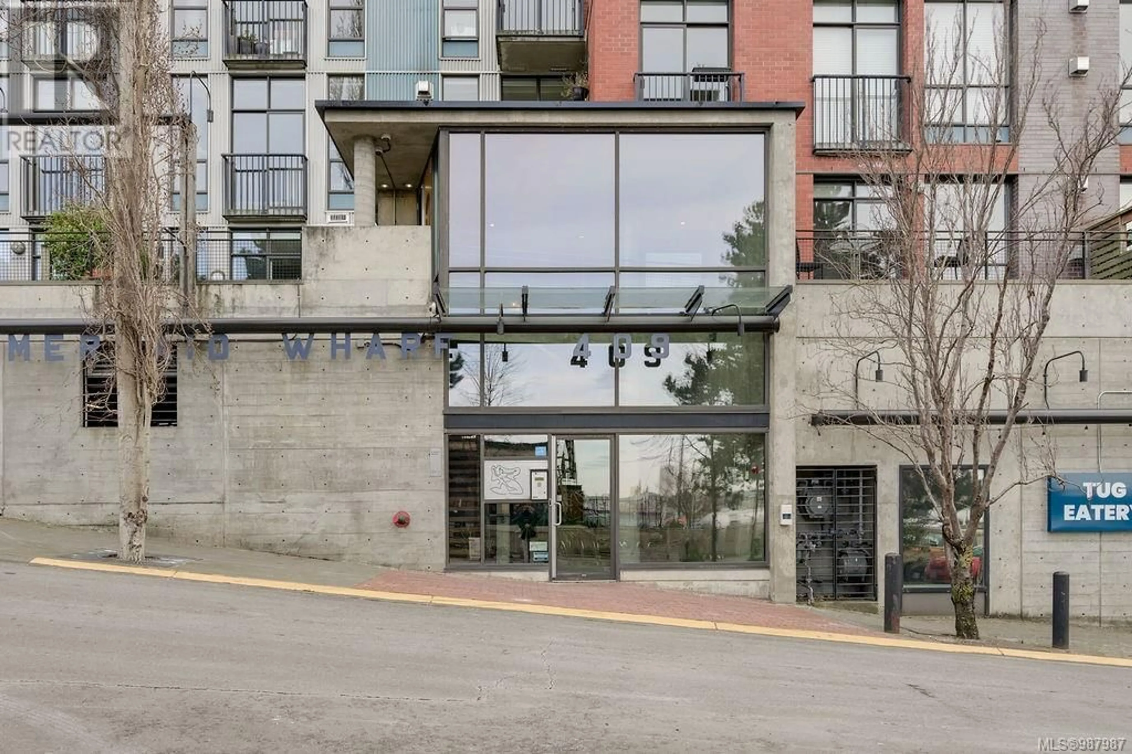 Indoor foyer for 118 409 Swift St, Victoria British Columbia V8W1S2