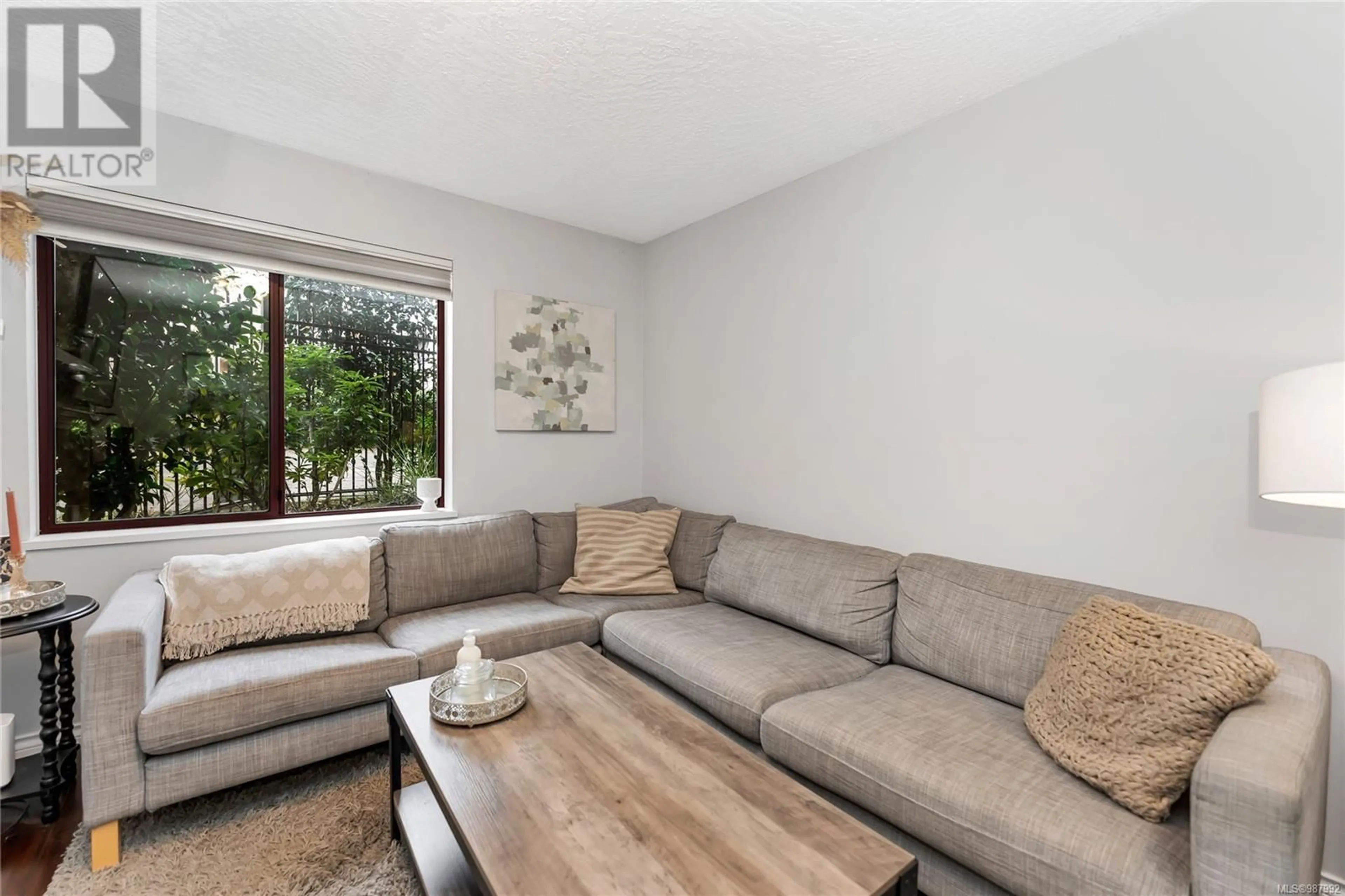 Living room with furniture, unknown for 109 545 Manchester Rd, Victoria British Columbia V8T5H6