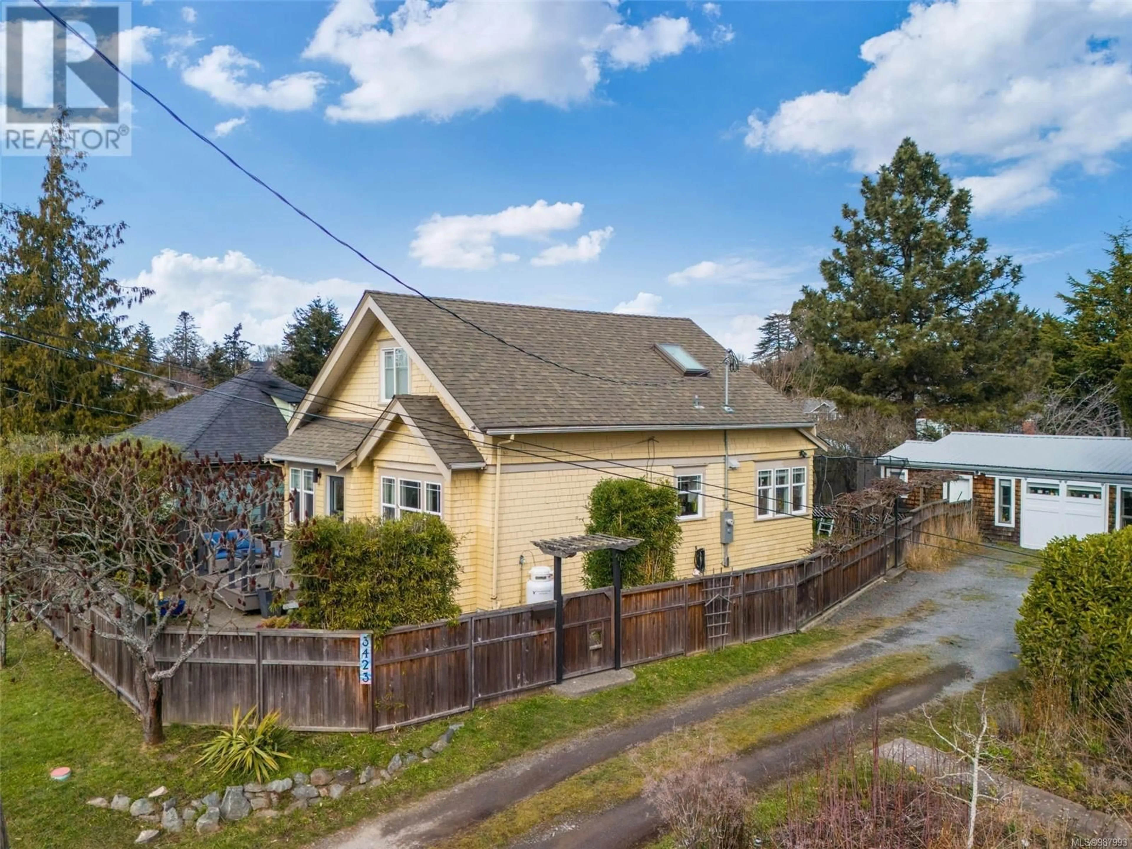 A pic from outside/outdoor area/front of a property/back of a property/a pic from drone, street for 3423 Bethune Ave, Saanich British Columbia V8X1W1