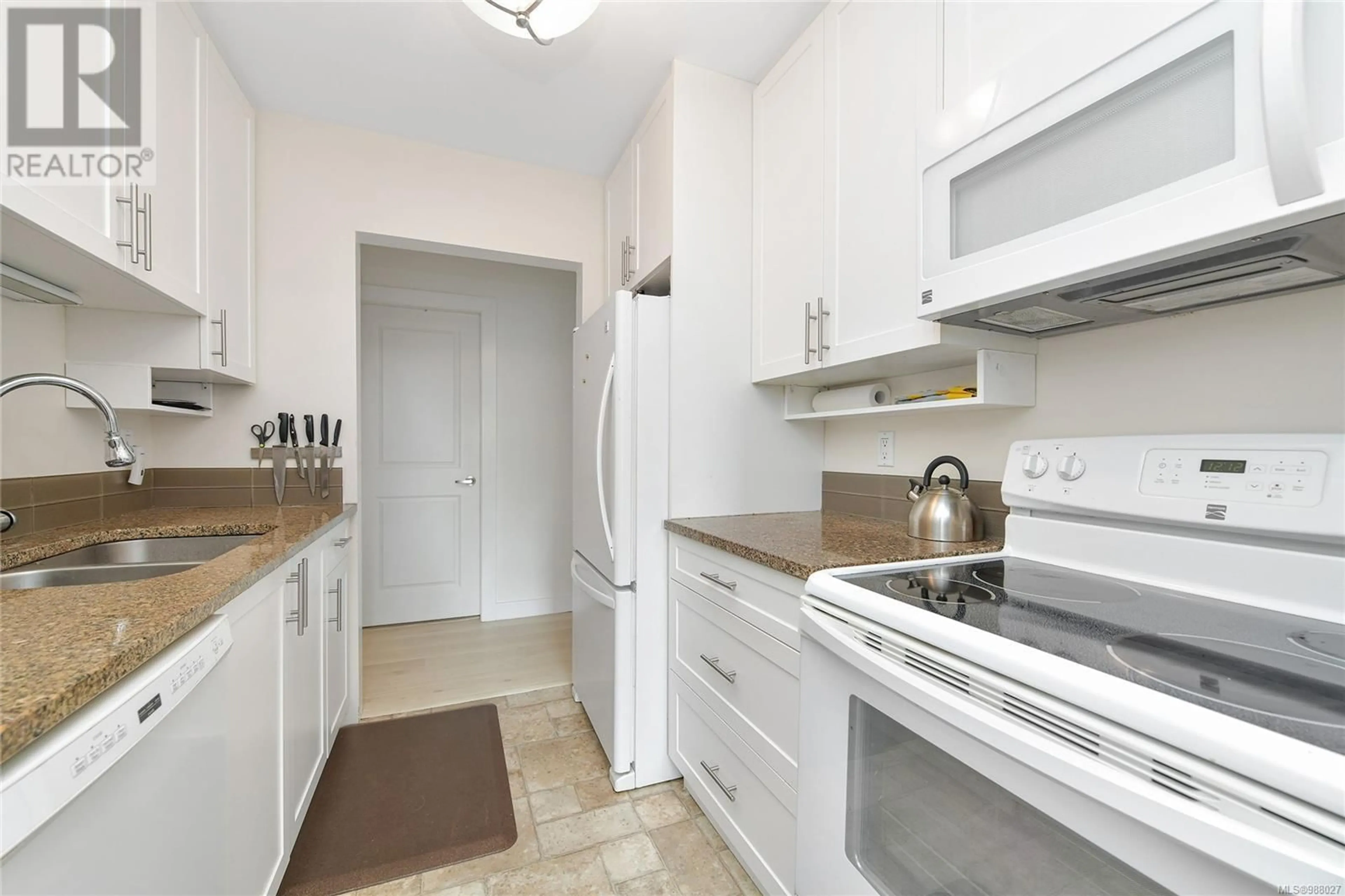 Standard kitchen, unknown for 406 1149 Rockland Ave, Victoria British Columbia V8V4T5