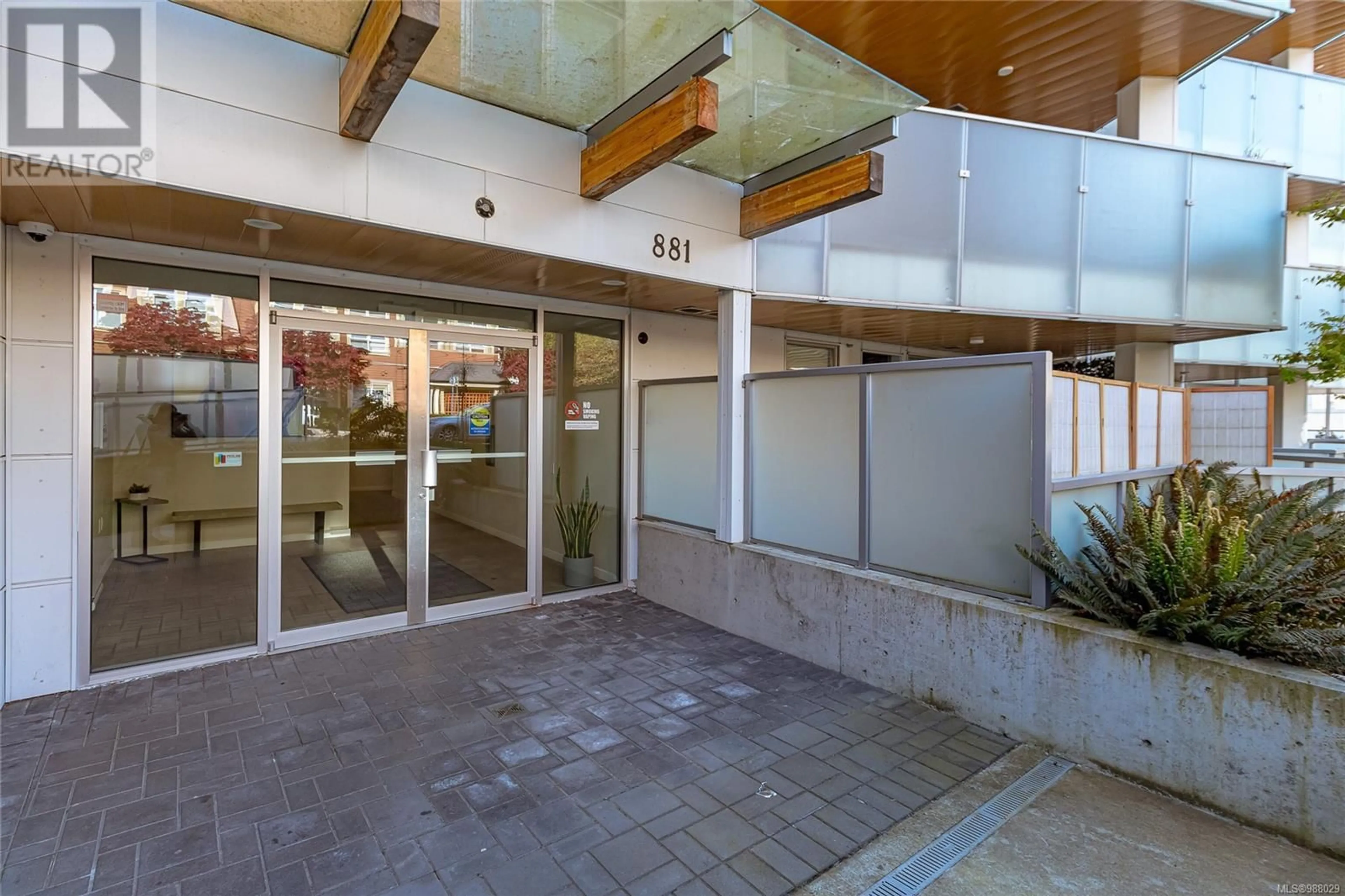 Indoor foyer for 207 - 881 SHORT STREET, Saanich British Columbia V8P2L3