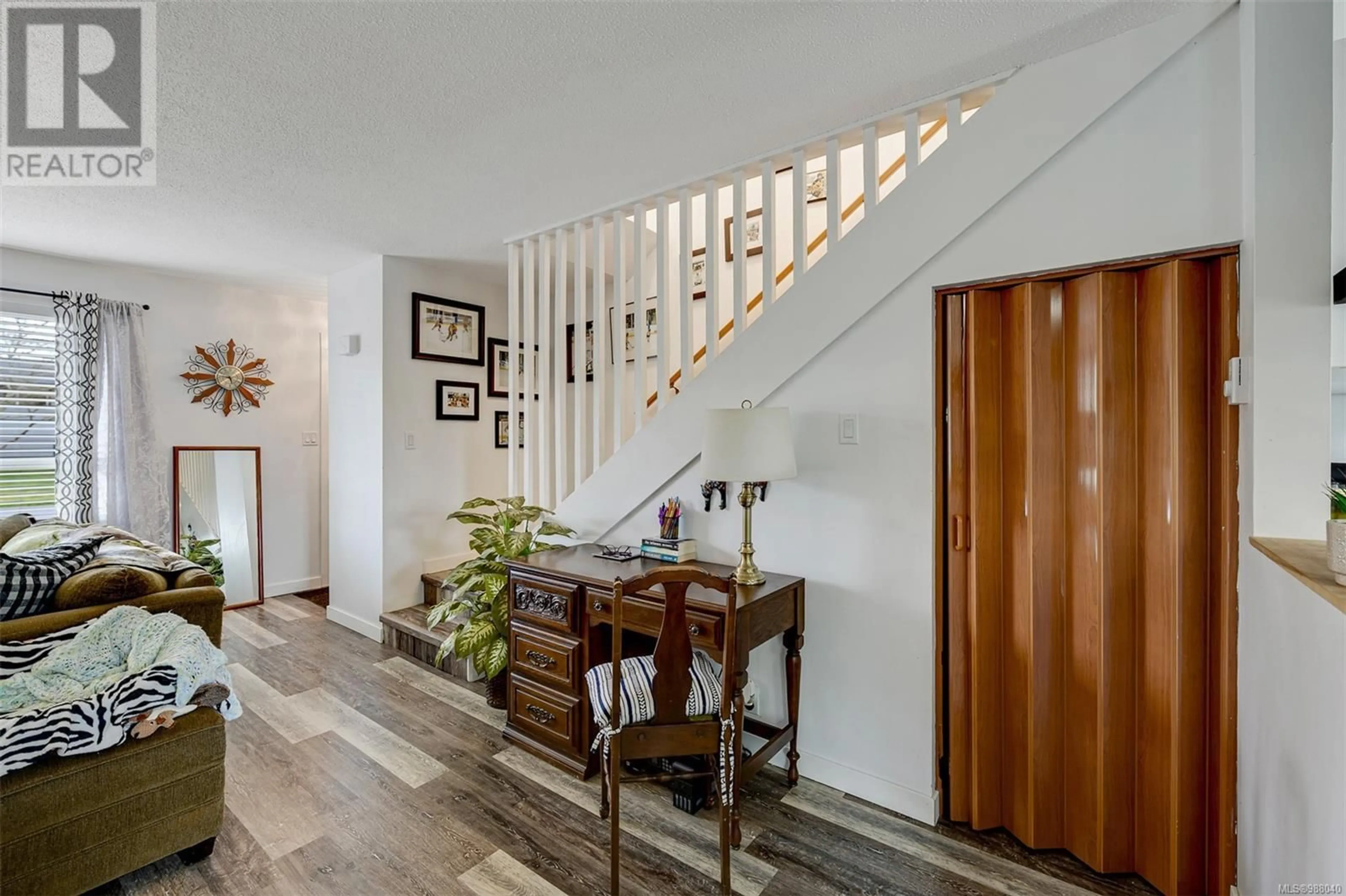 Indoor foyer for 2031/2033 Melville Dr, Sidney British Columbia V8L2N2