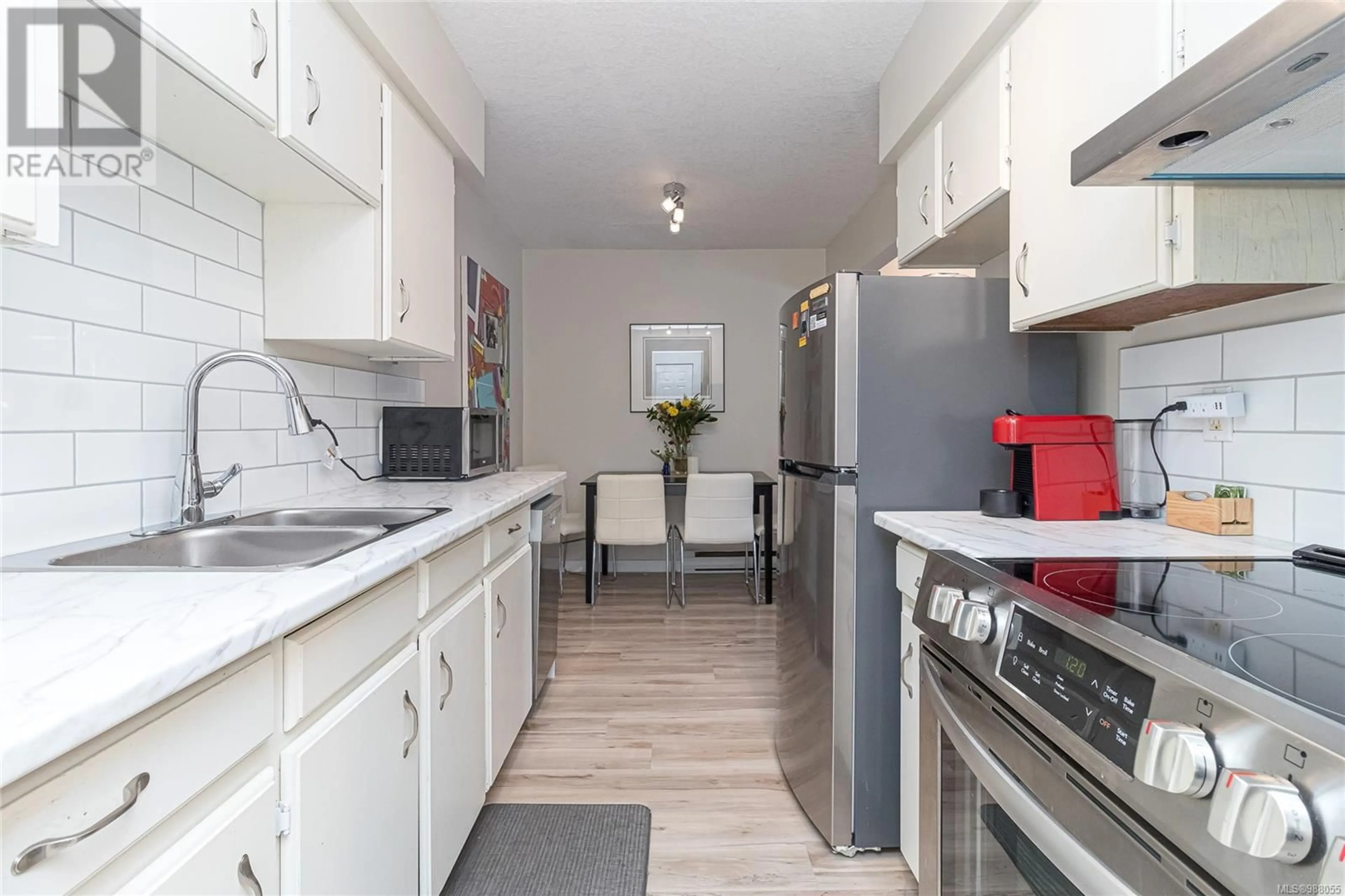 Standard kitchen, unknown for 1 129 Sixth Ave E, Qualicum Beach British Columbia V9K1R2