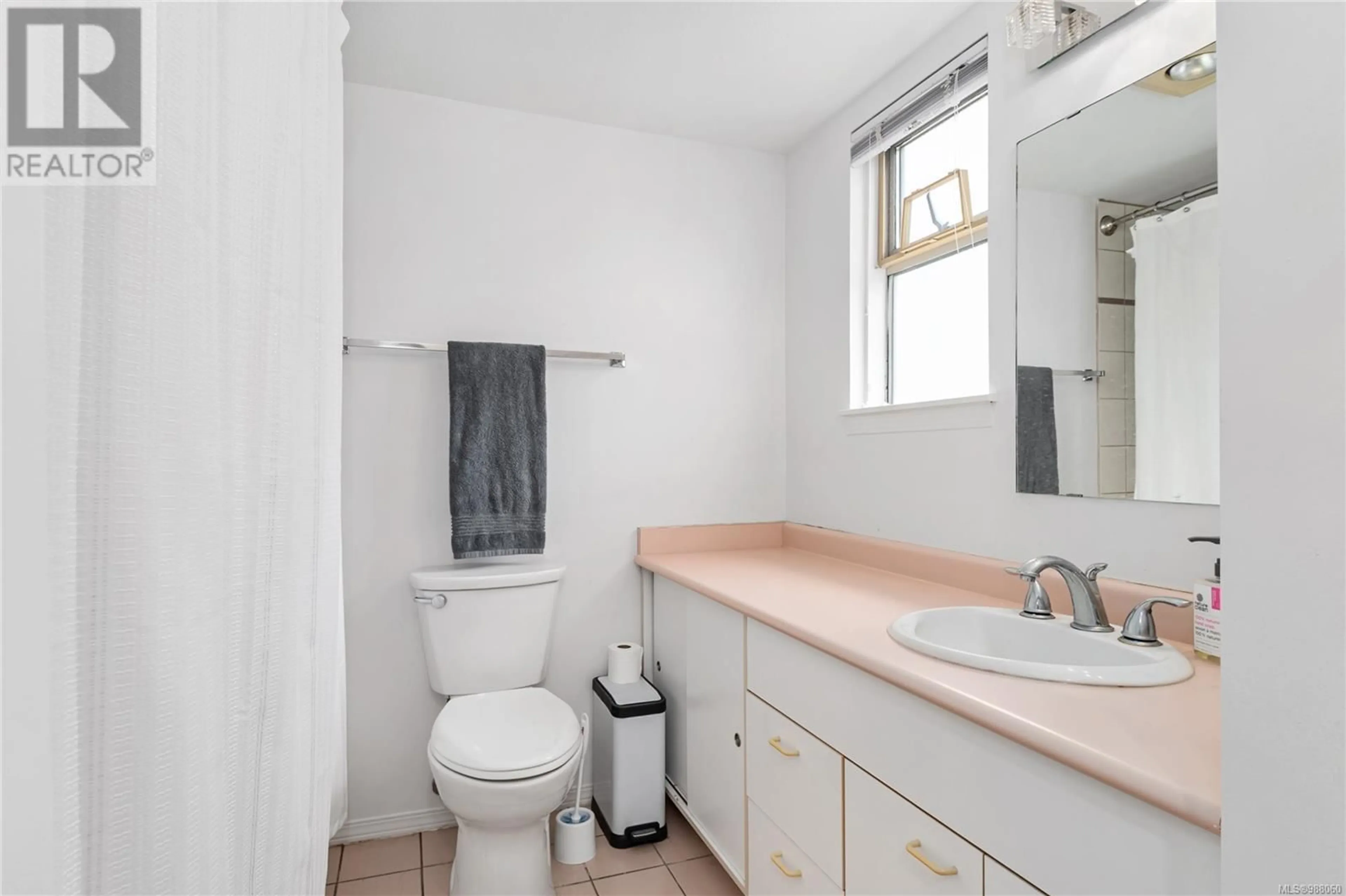 Standard bathroom, ceramic/tile floor for 3210 - 27 ISLAND HIGHWAY SOUTH, Campbell River British Columbia V9W1A2