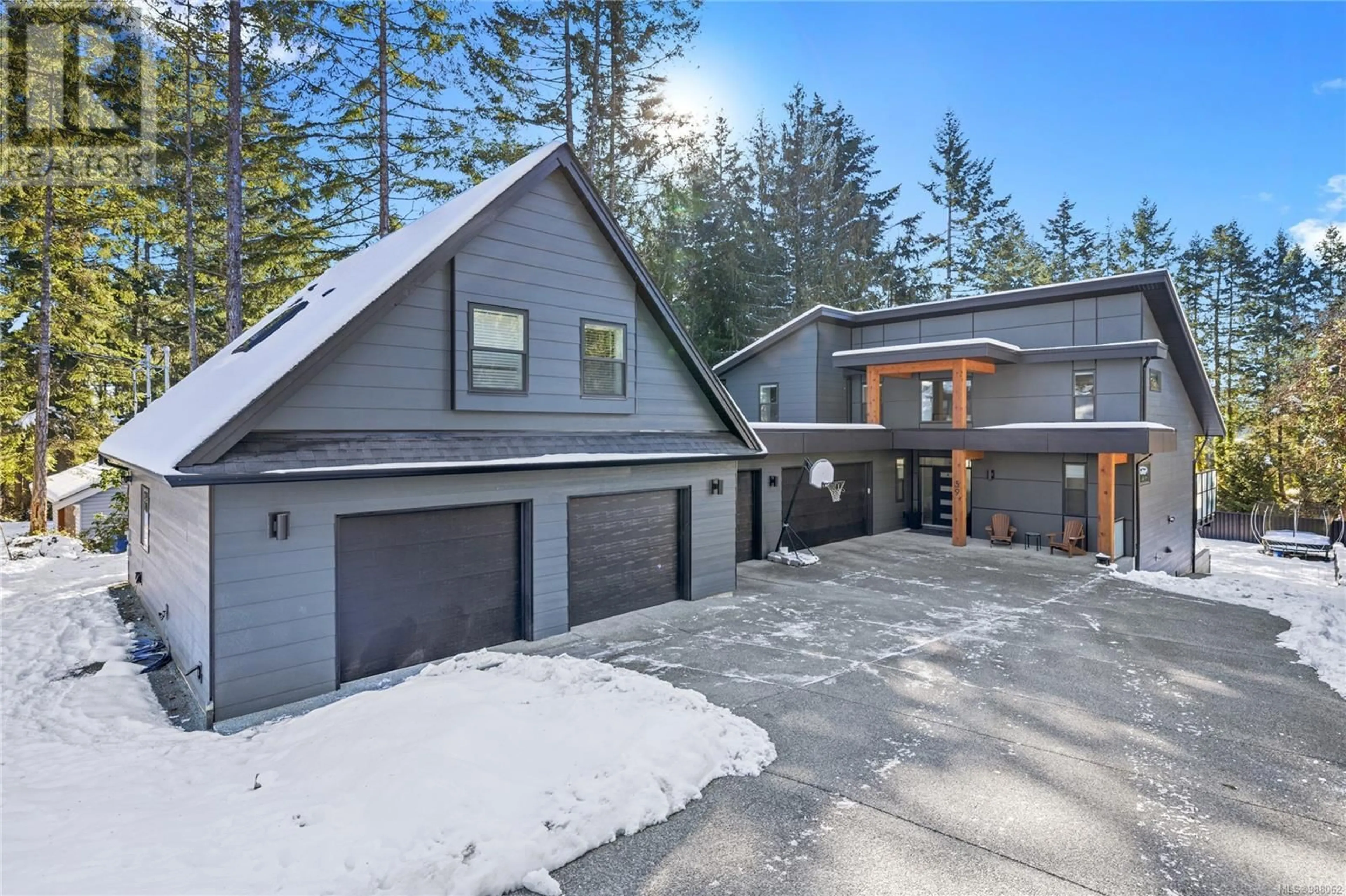 A pic from outside/outdoor area/front of a property/back of a property/a pic from drone, unknown for 59 Lake Pl, Nanaimo British Columbia V9T5S1