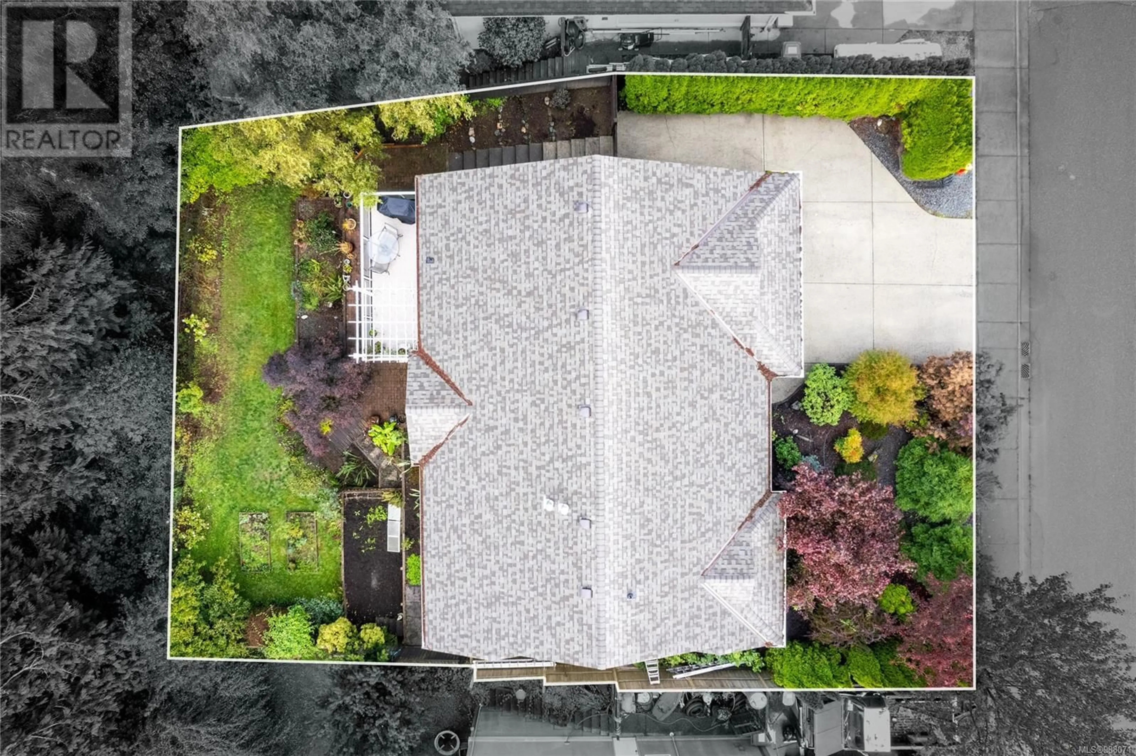 A pic from outside/outdoor area/front of a property/back of a property/a pic from drone, street for 1937 Kells Bay, Nanaimo British Columbia V9X1H1