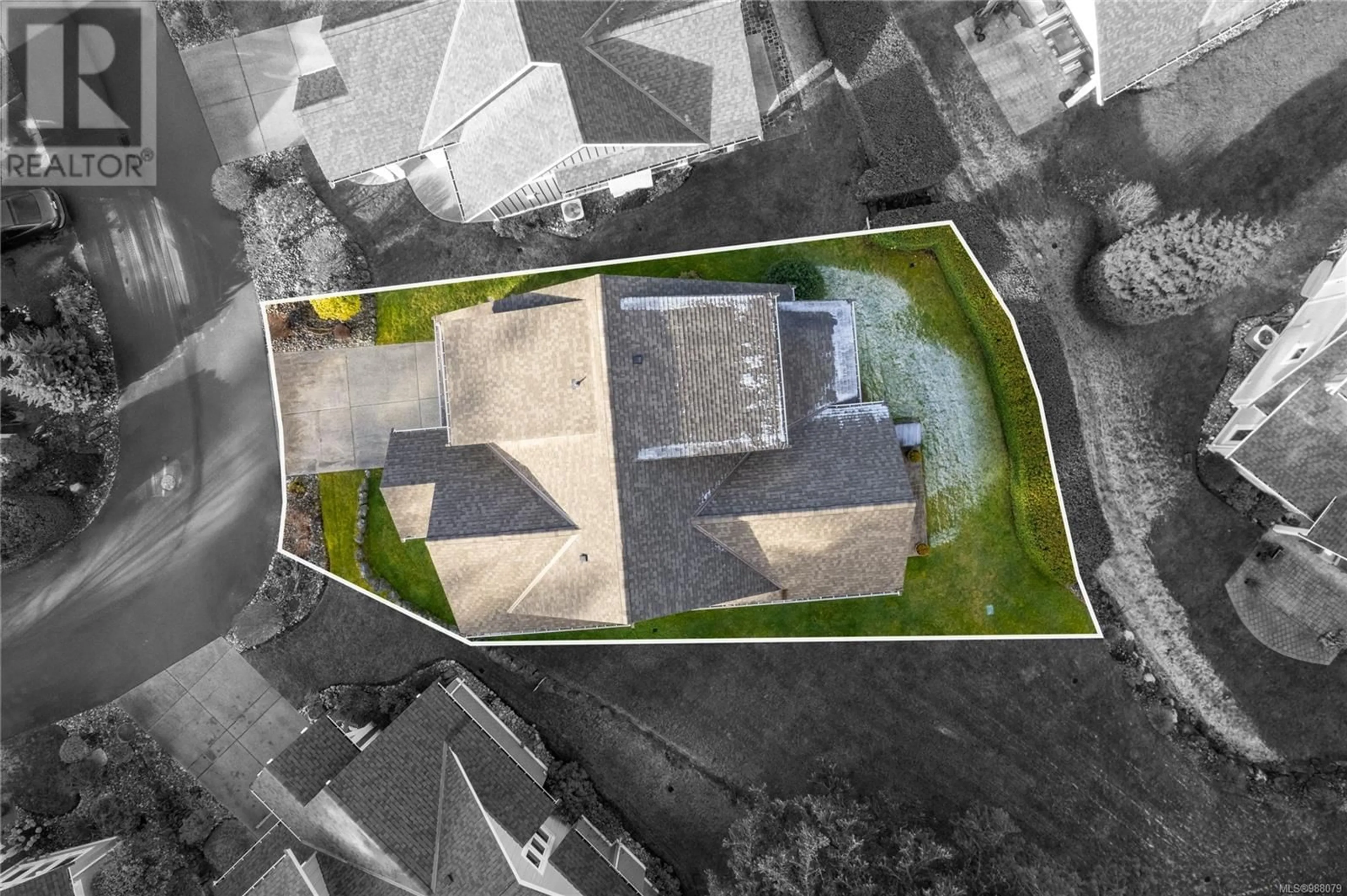A pic from outside/outdoor area/front of a property/back of a property/a pic from drone, street for 26 - 5251 ISLAND HIGHWAY WEST, Qualicum Beach British Columbia V9K2C1