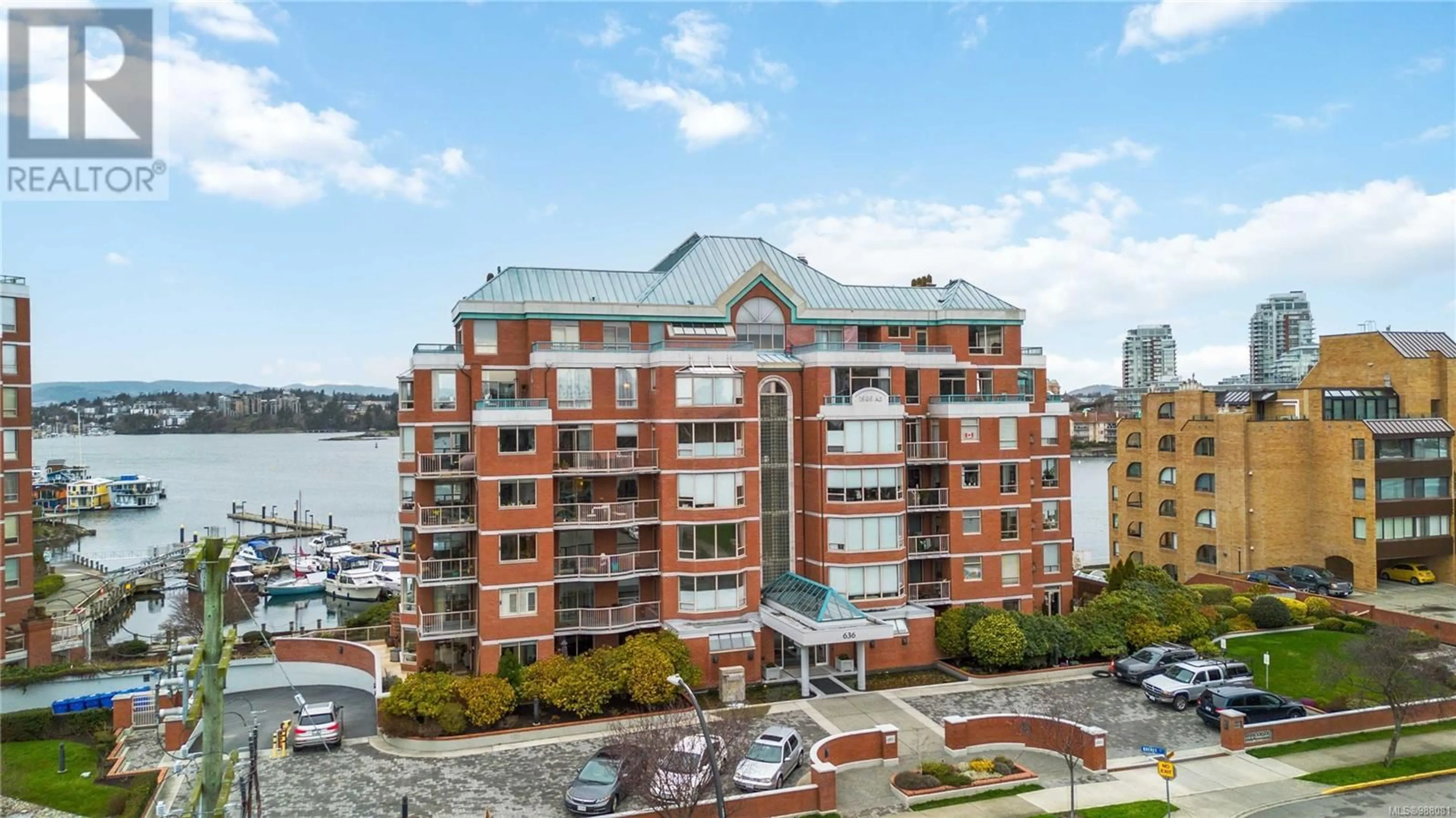 A pic from outside/outdoor area/front of a property/back of a property/a pic from drone, city buildings view from balcony for 500 636 Montreal St, Victoria British Columbia V8V4Y2