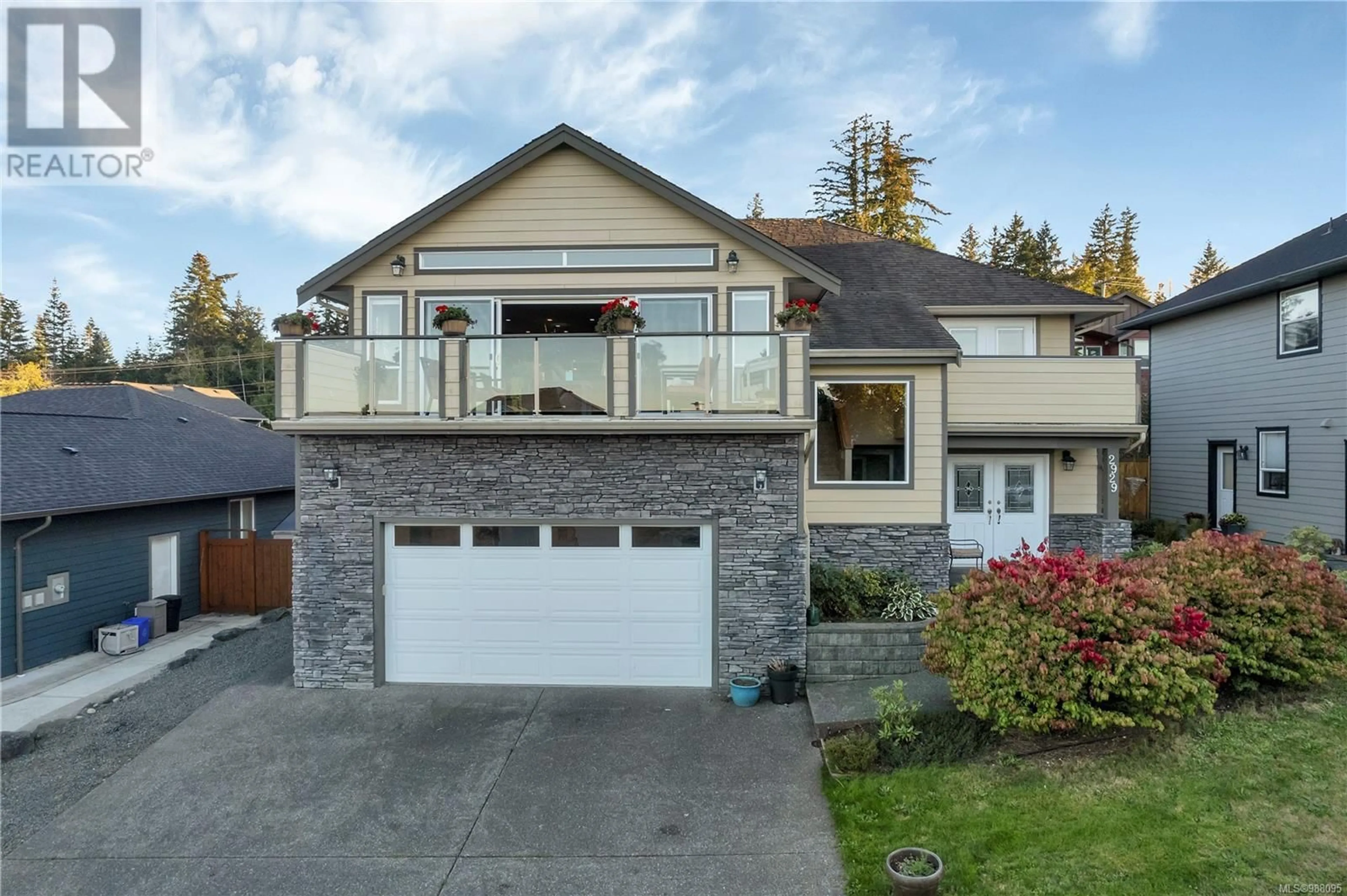 Home with vinyl exterior material, street for 2929 Pacific View Terr, Campbell River British Columbia V9H1V4