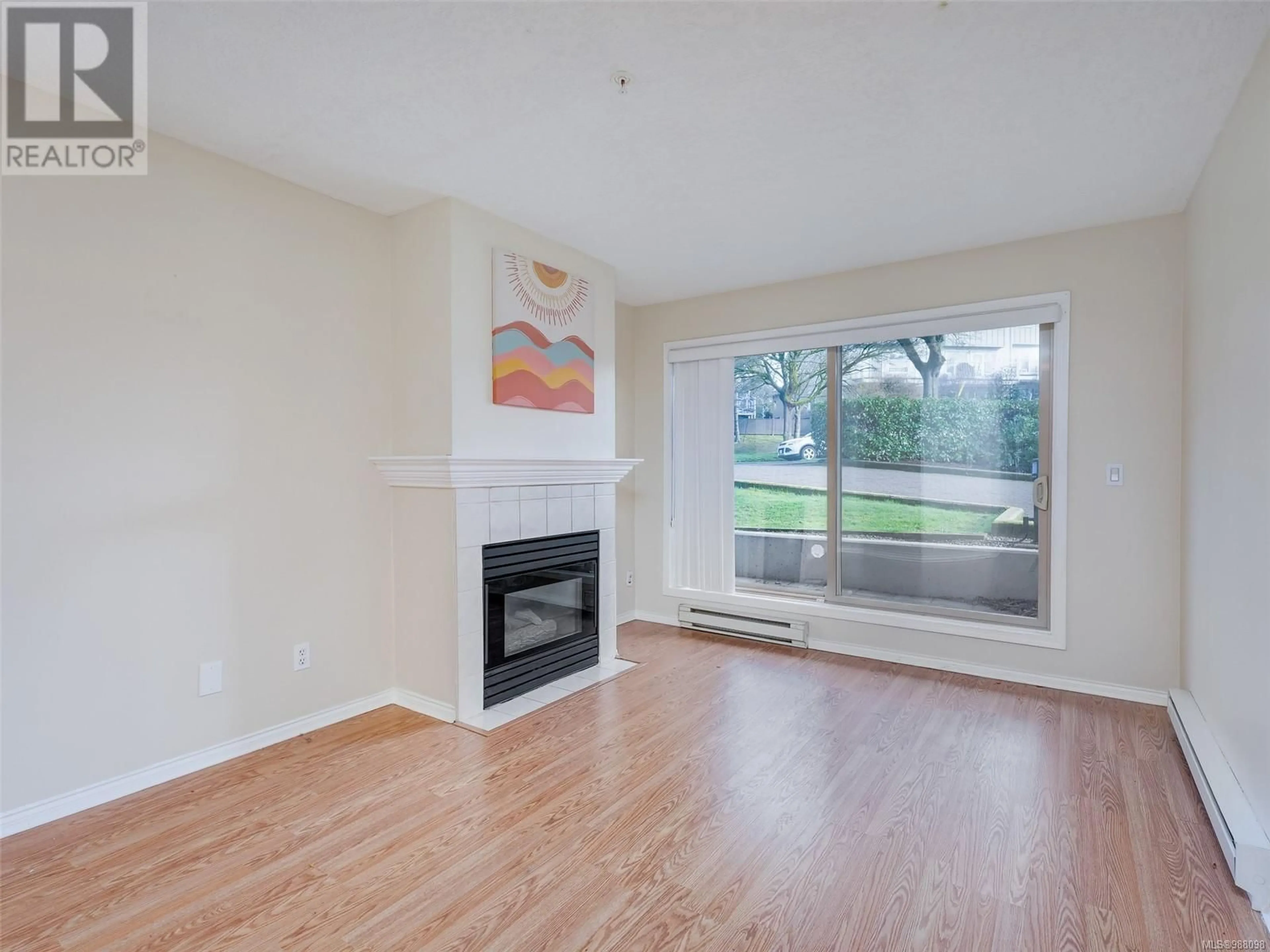 Living room with furniture, wood/laminate floor for 103 535 Manchester Rd, Victoria British Columbia V8T5J1